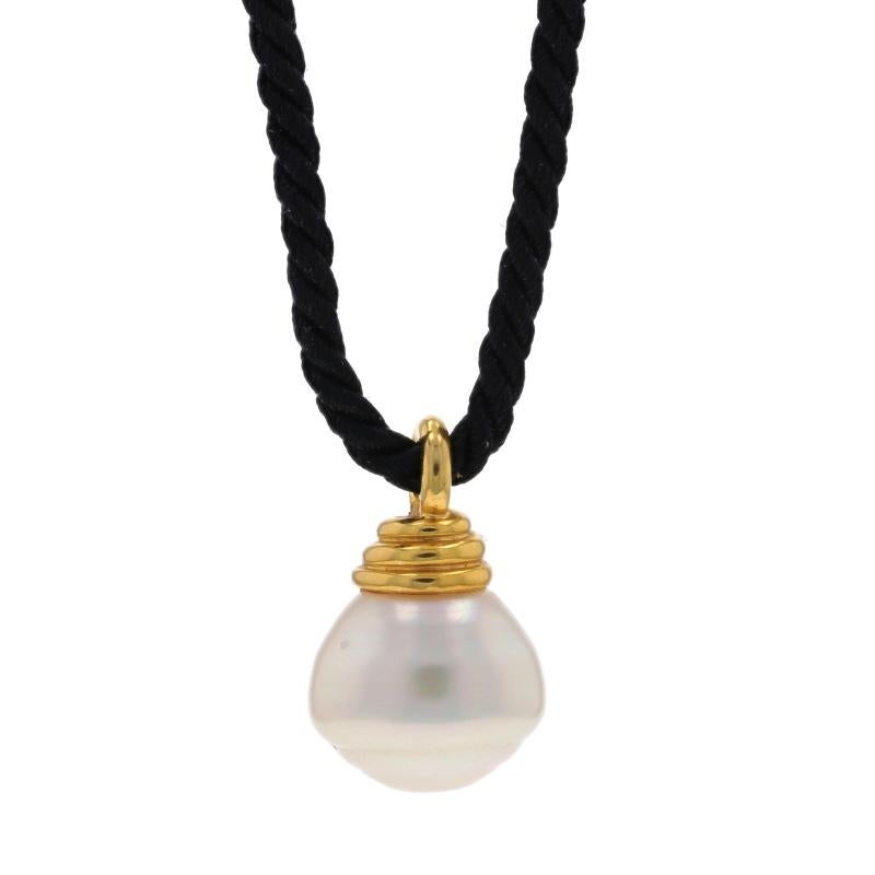 Prezzo al dettaglio: $1600

Marchio: Tiffany & Co.

Contenuto del metallo: Oro giallo 18k

Informazioni su A. Stone

Perla coltivata dei mari del sud

Stile della collana: Corde

Misure

Lunghezza regolabile fino a: 19 1/4