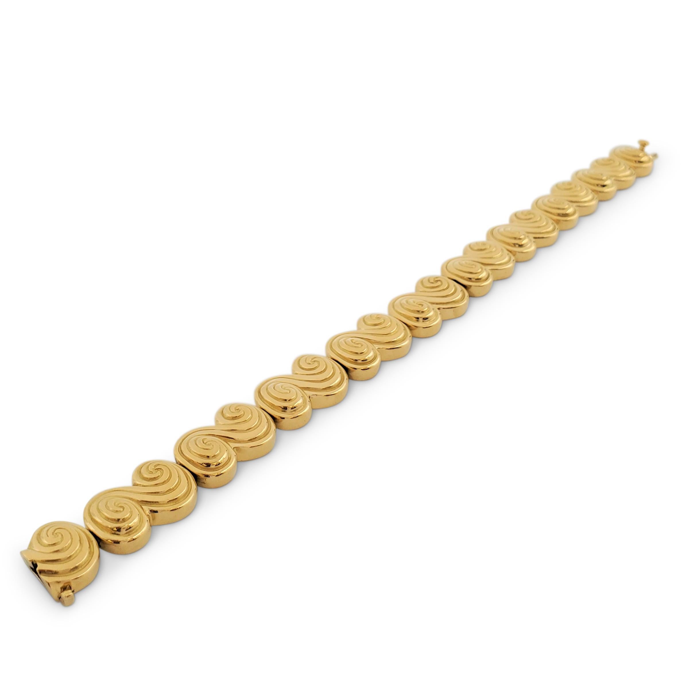 Authentic Tiffany & Co. 'Spiro' swirl bracelet crafted in 18 karat yellow gold. Signed Tiffany & Co., 750. The bracelet is presented with the original box, no papers. CIRCA 1990s.

Bracelet Length: 7 1/2 inches
Box: Yes
Papers: No