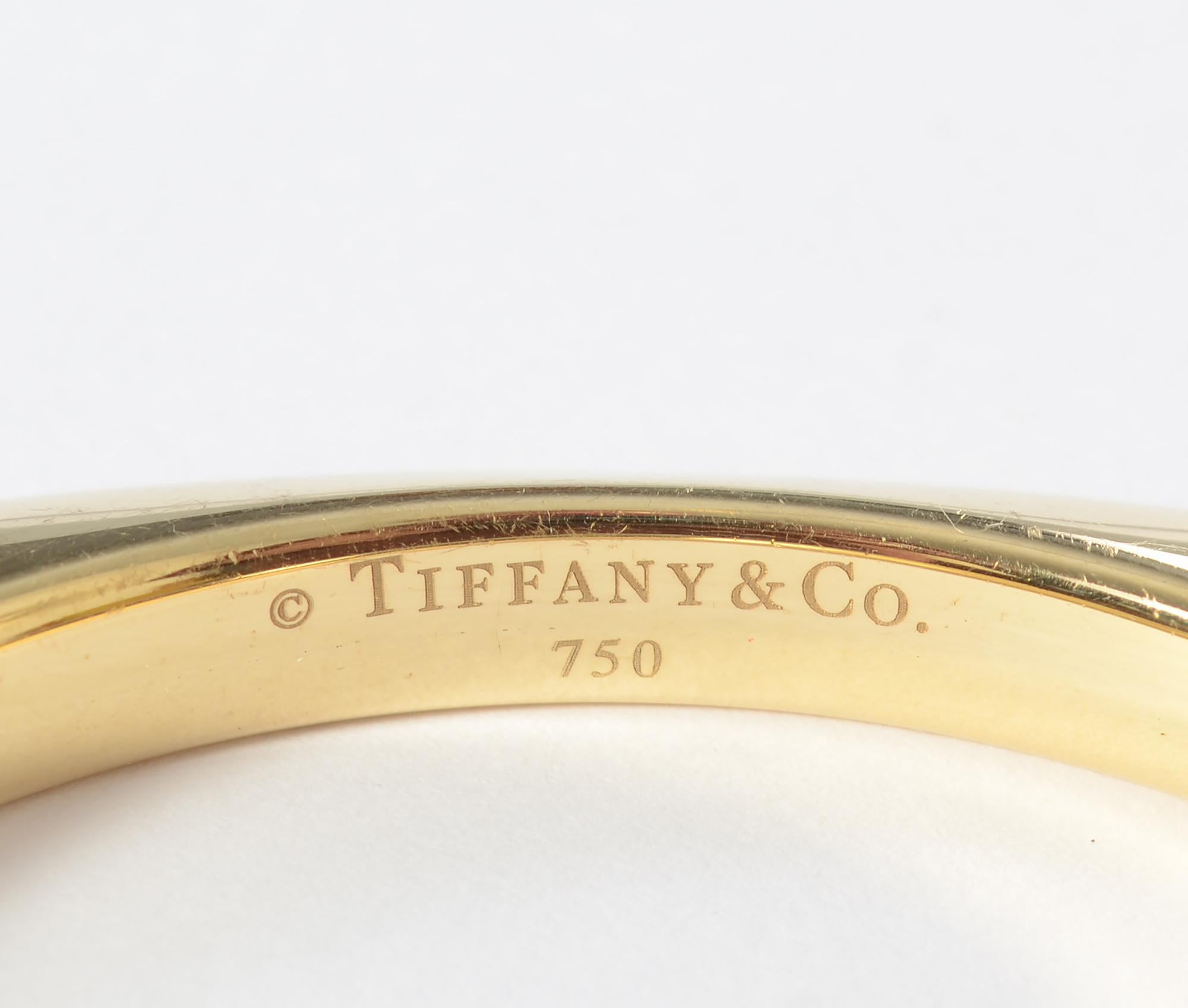 Tiffany & Co. Quadratischer Gold-Armreif Damen im Angebot