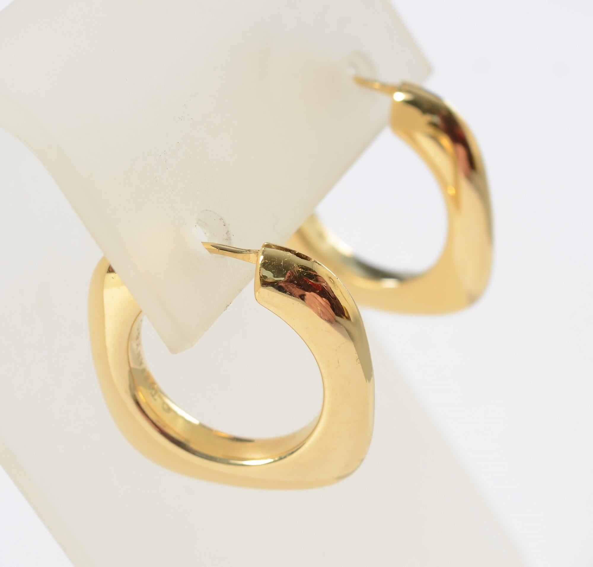 Square hoop earrings by Tiffany in 18 karat gold. The square exterior has rounded corners and a circular interior. The earrings match Modernist Tiffany bracelet listed as item LU13312181932.
The earrings have posts for pierced ears. 