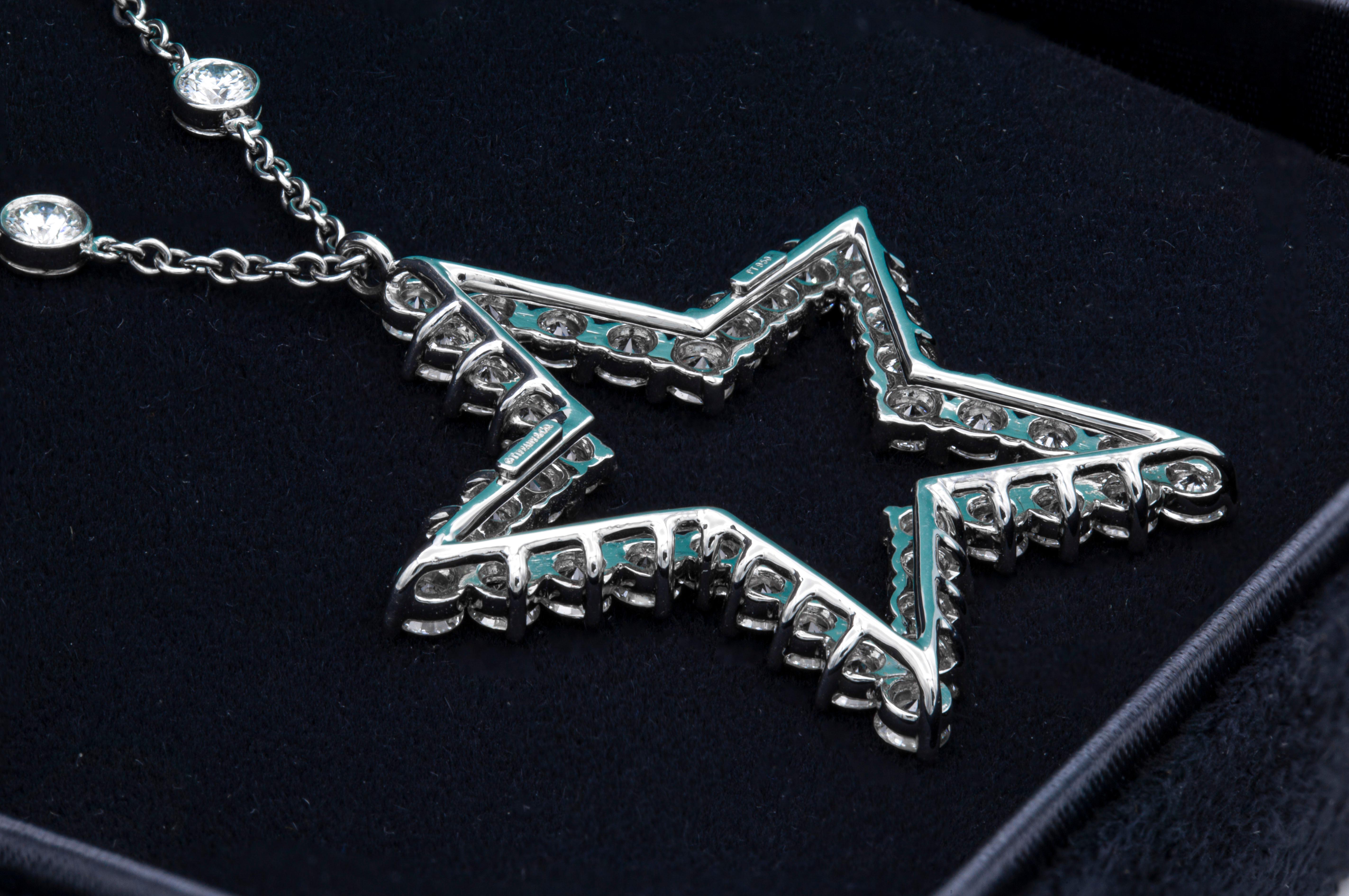 Taille ronde Tiffany & Co. Pendentif étoile en diamant
