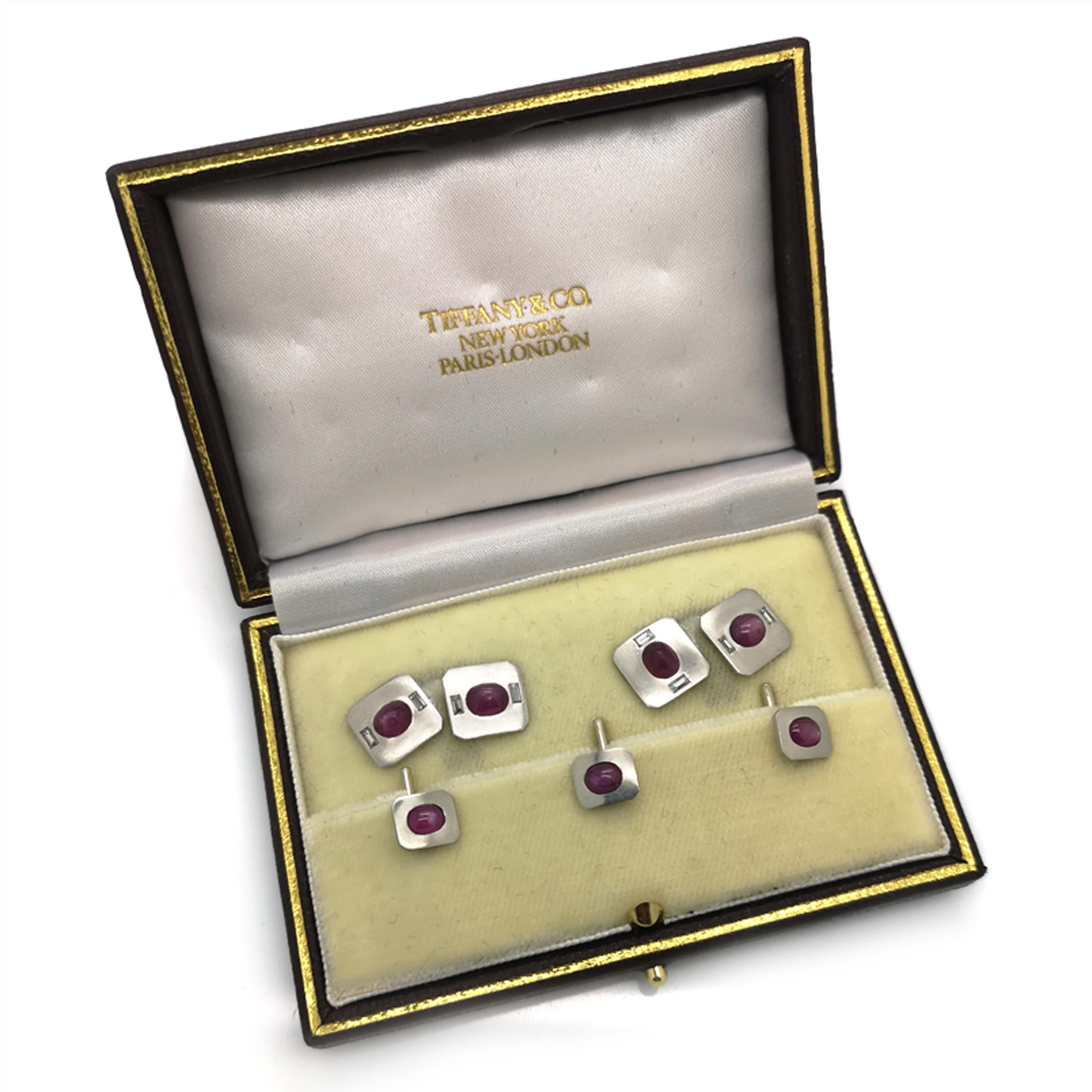 Tiffany & Co. Star Ruby, Diamond and Platinum Dress-Set, Circa 1950 en Bueno estado para la venta en London, GB