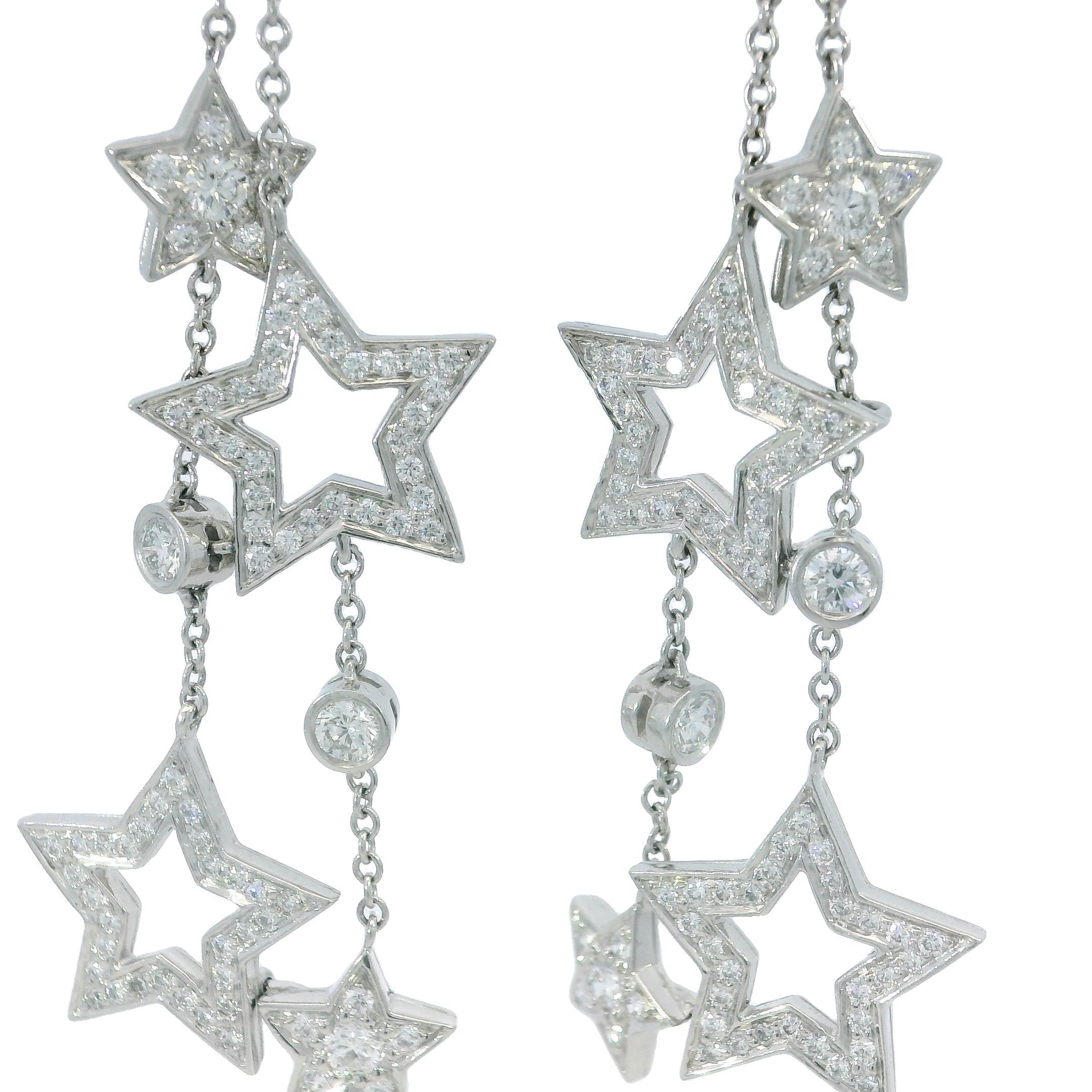 Tiffany & Co. Boucles d'oreilles pendantes avec diamant en platine ~1.33ctw

Ces boucles d'oreilles en platine de Tiffany & Co. présentent une composition en cascade de motifs étoilés ouverts, chacun serti de diamants blancs ronds totalisant environ