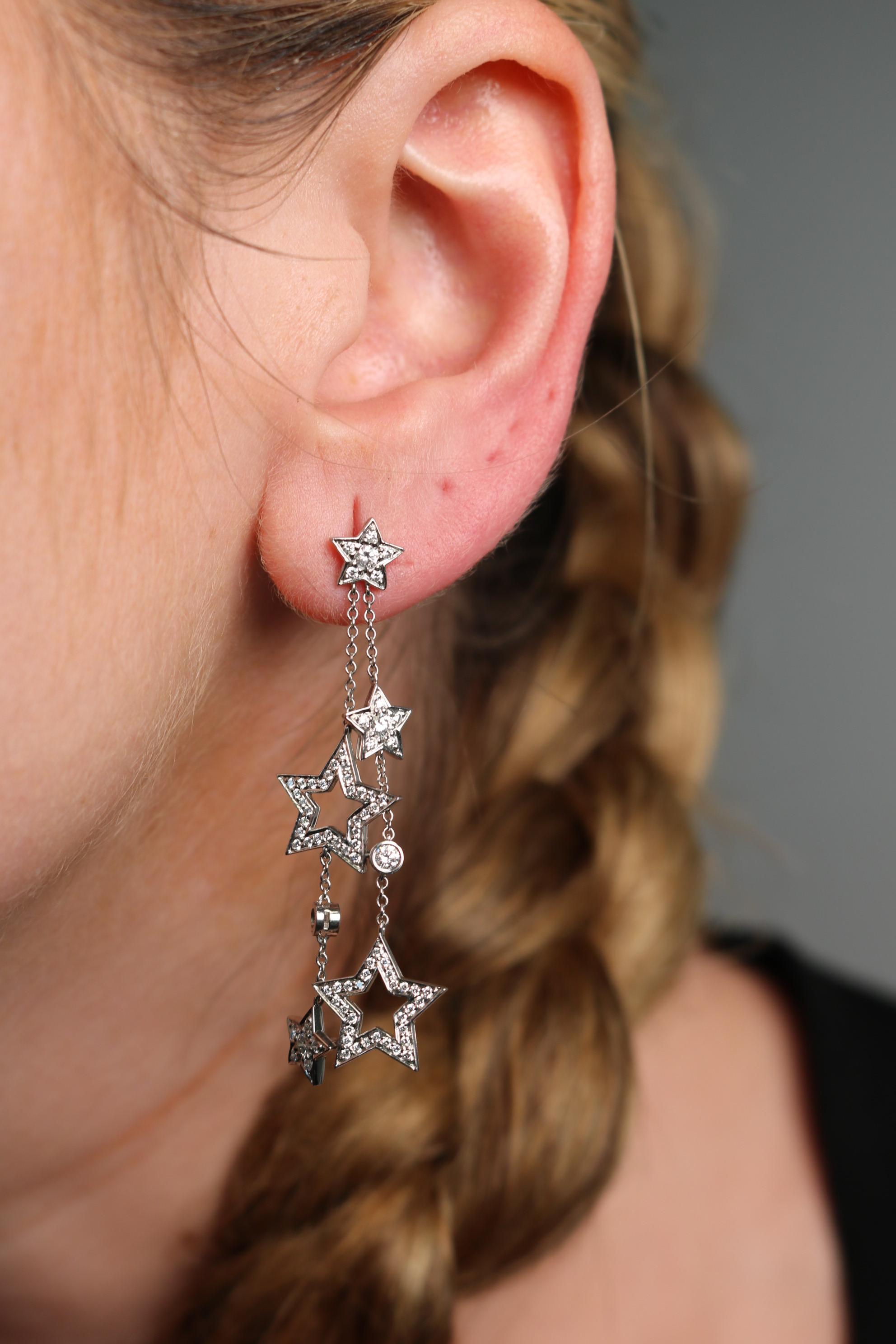 Moderne Tiffany & Co. Boucles d'oreilles pendantes avec diamant en platine ~1.33ctw en vente