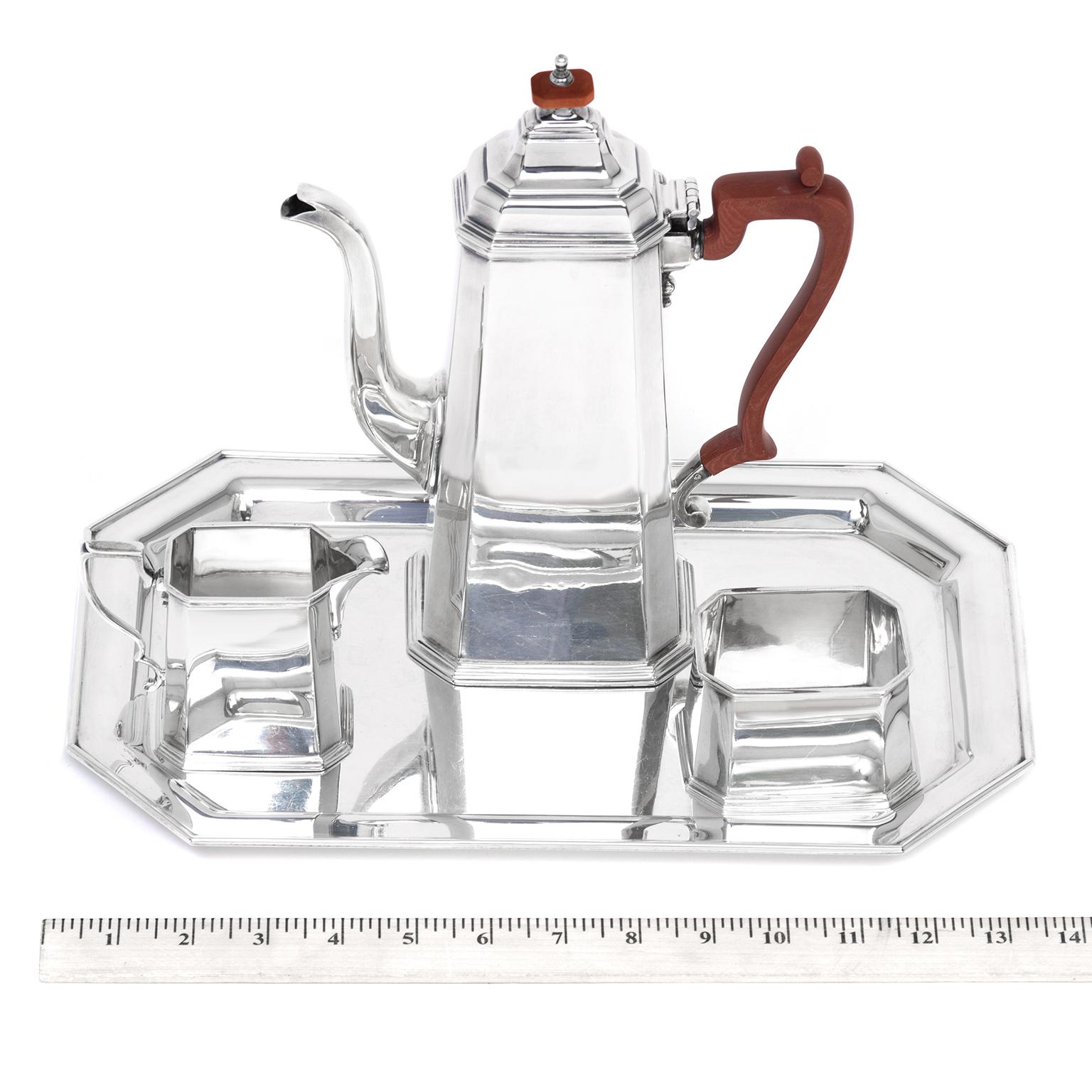 Milieu du XXe siècle Tiffany & Co. Service à café ou à chocolat en métal avec plateau en vente