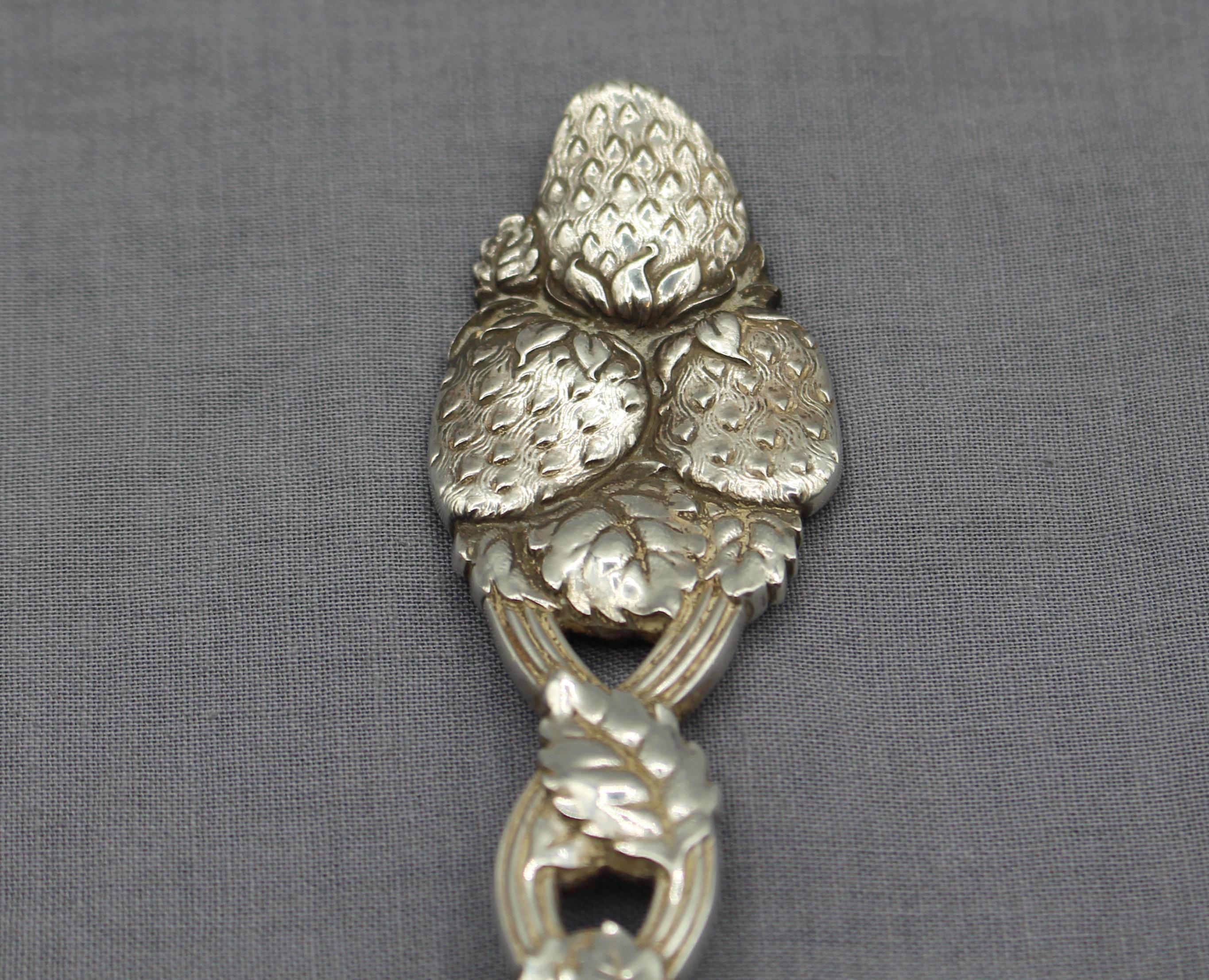 Tiffany & Co Sterling & Gold Washed Strawberry Vine Pattern Serving Spoon In Good Condition For Sale In Chapel Hill, NC