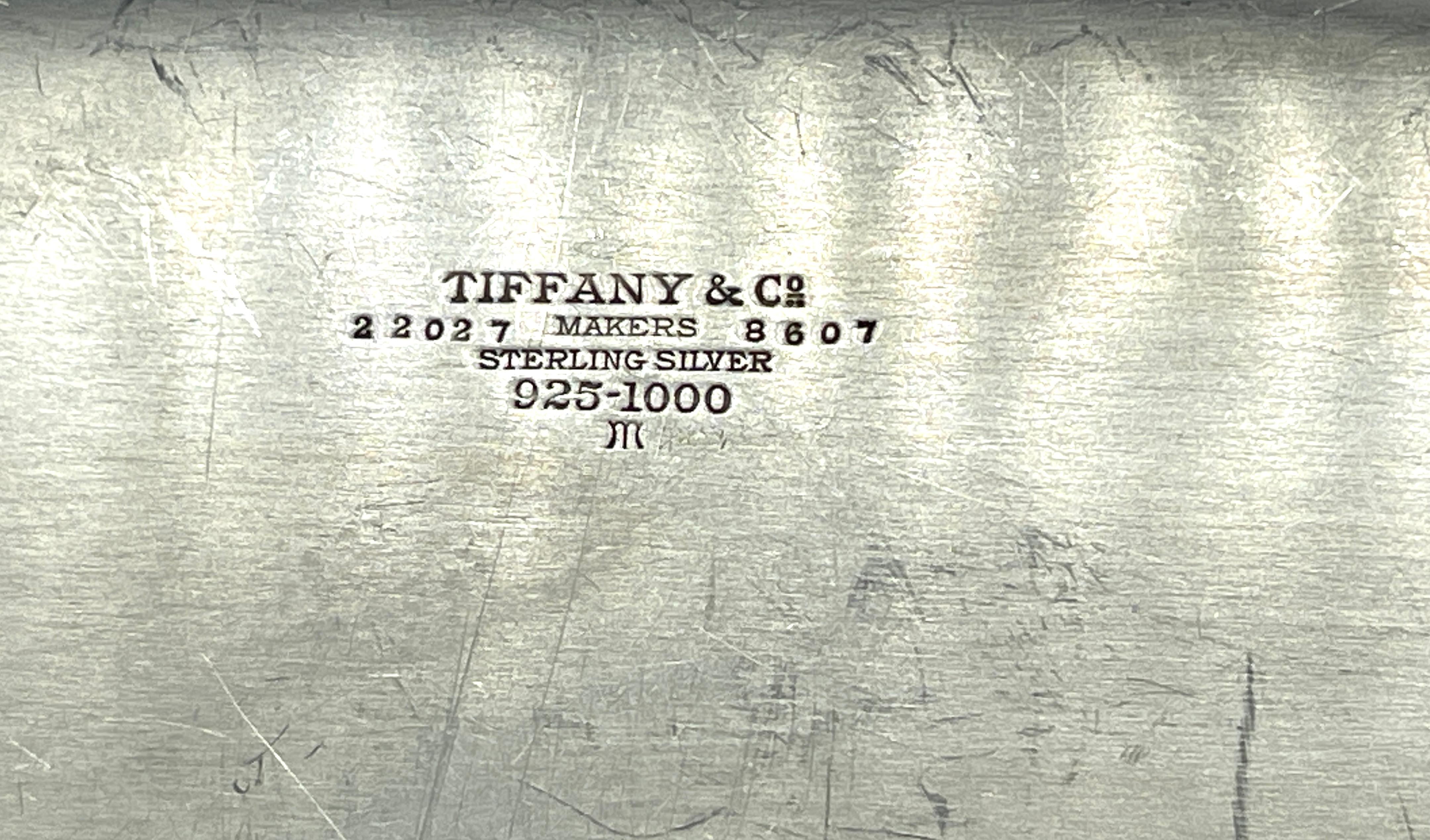 20ième siècle Tiffany Co. Plat à légumes couverts interchangeable néoclassique en argent sterling en vente