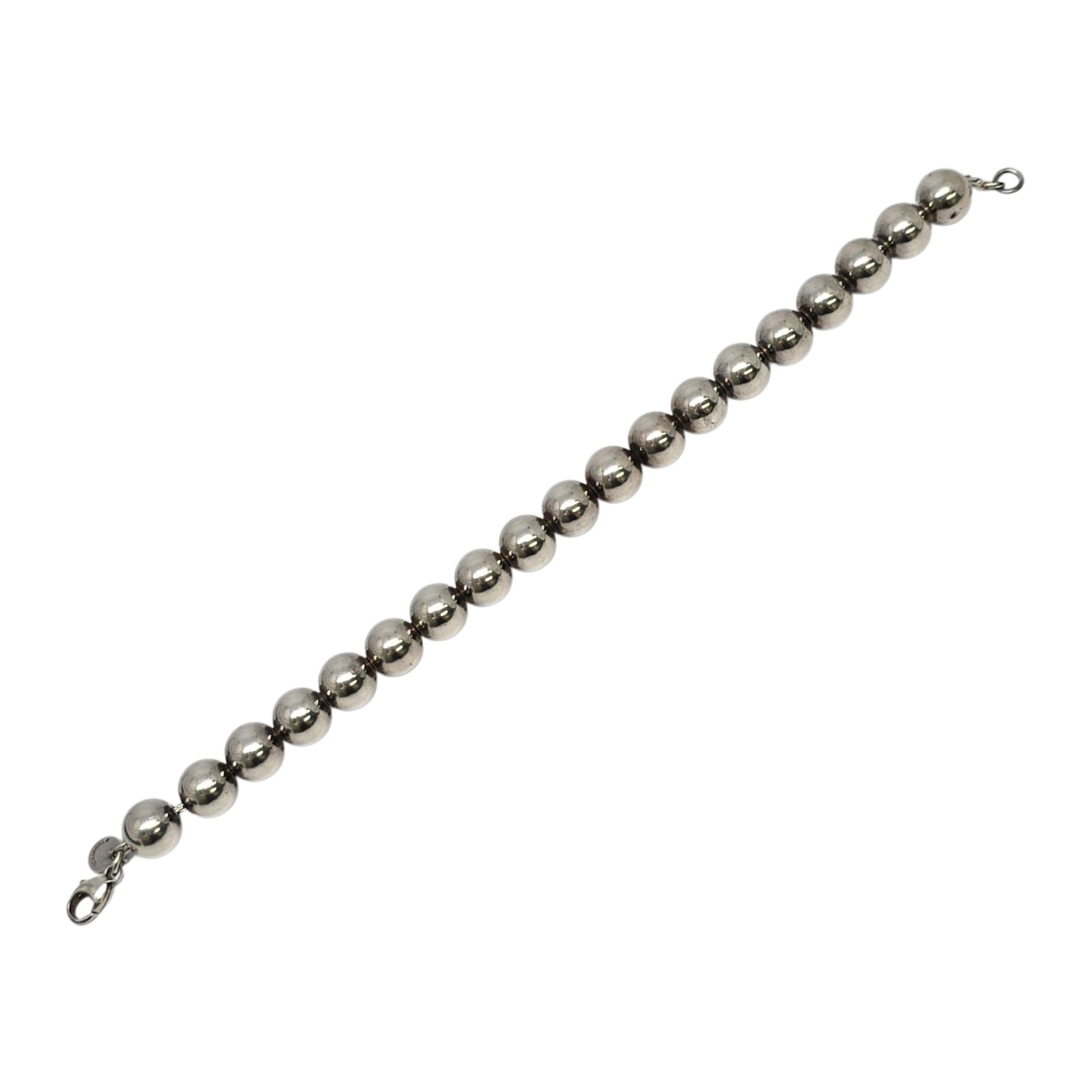 Tiffany & Co sterling silver 10mm ball bead bracelet.

Authentic Tiffany ball bracelet featuring 10mm balls and lobster claw closure. Tiffany box and pouch not included.

Weighs approx 19.9g, 12.8dwt

Measure approx 7