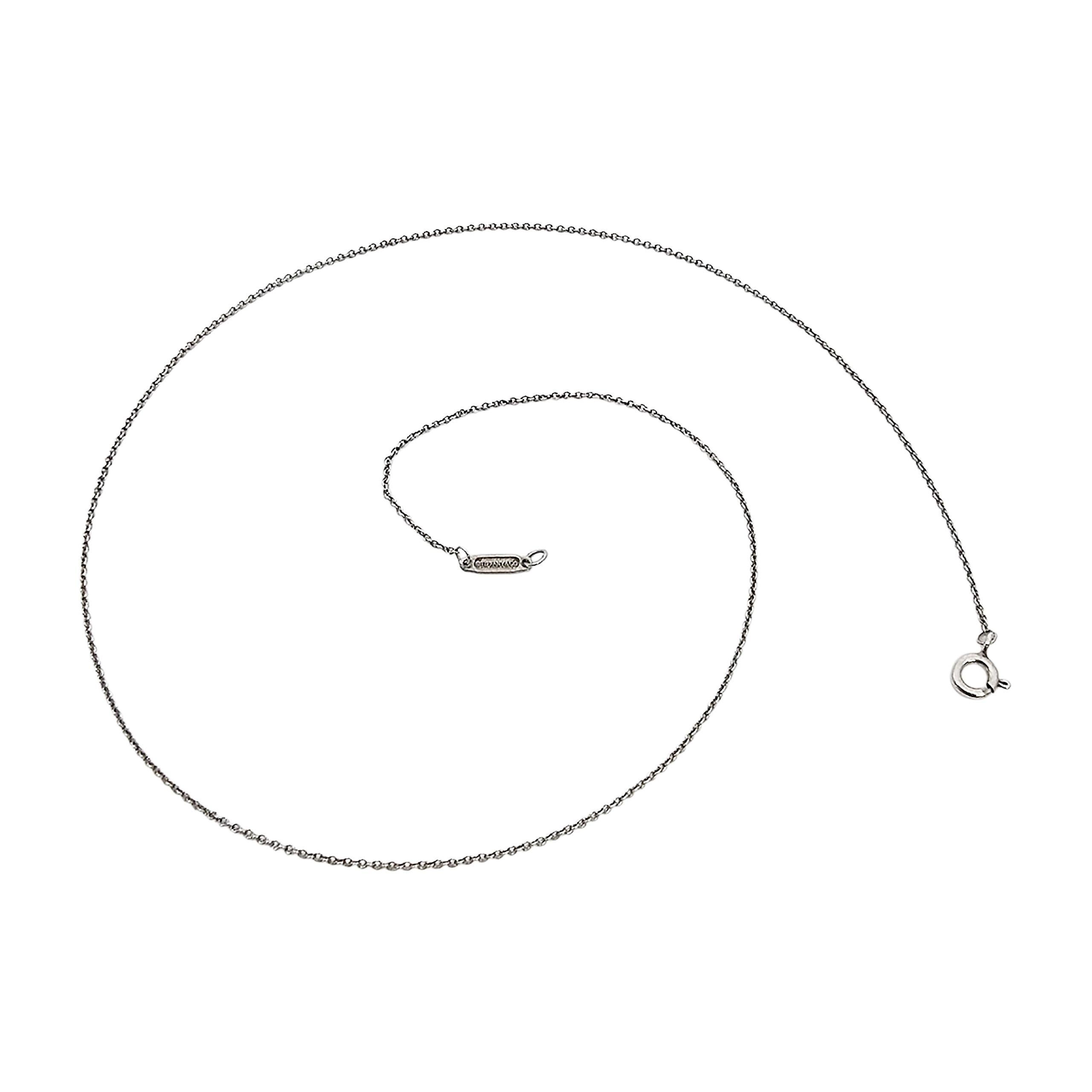 Collana a catena in argento 925 di Tiffany & Co.

Un'autentica catena sottile e classica di Tiffany & Co. realizzata in argento sterling. La scatola e l'astuccio di Tiffany & Co. non sono inclusi.

Pesa circa 1.0g, 0.7dwt

Misura circa 16