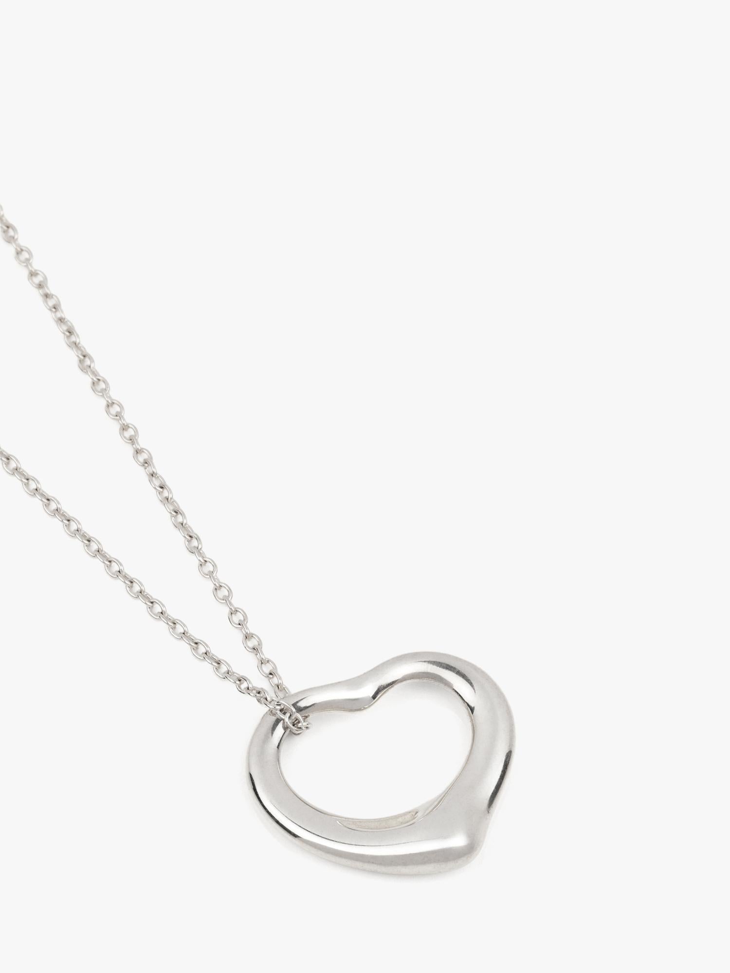 Tiffany & Co. Pendentif coeur ouvert Elsa Peretti en argent sterling 16 mm

Détails du produit
Xupes Ref : J1563
Marque : Tiffany & Co.
Modèle : Pendentif coeur ouvert 16mm
Type : Collier
PRIX DE VENTE CONSEILLÉ : £430
Matériau(x) : Argent