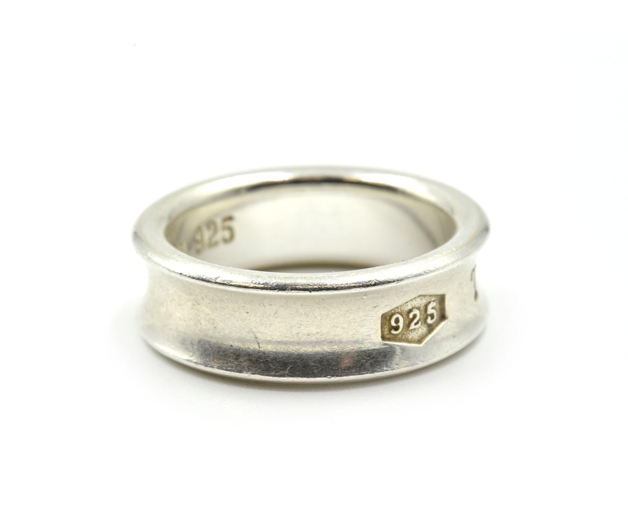 Designer: Tiffany & Co.
Material: sterling silver
Dimensions: ring measures 7.00mm wide
Ring Size: 7 1/4 (please allow two additional shipping days for sizing requests)
Weight: 8.14 grams

