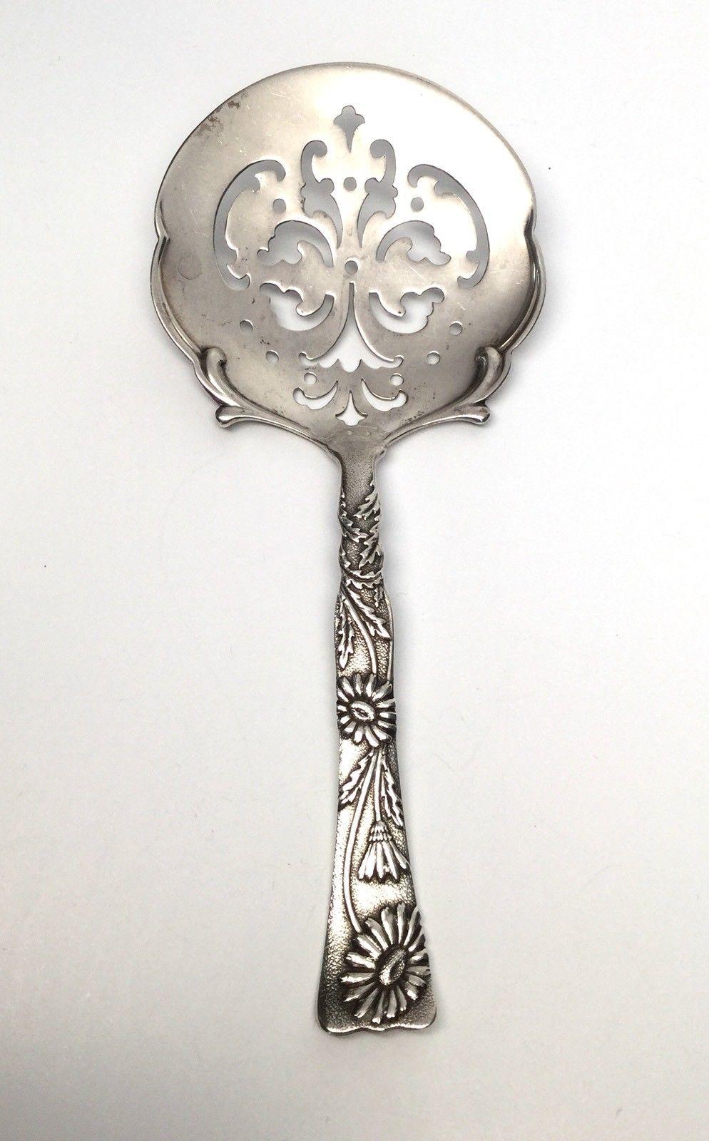 Tiffany & Co. sterling silver 1872 vine pattern tomato server with daisies

Antique Tiffany & Co. sterling silver pierced tomato server in the 1872 Vine pattern with Daisy motif. It is a beautiful piece to add to your collection!

Measurement: