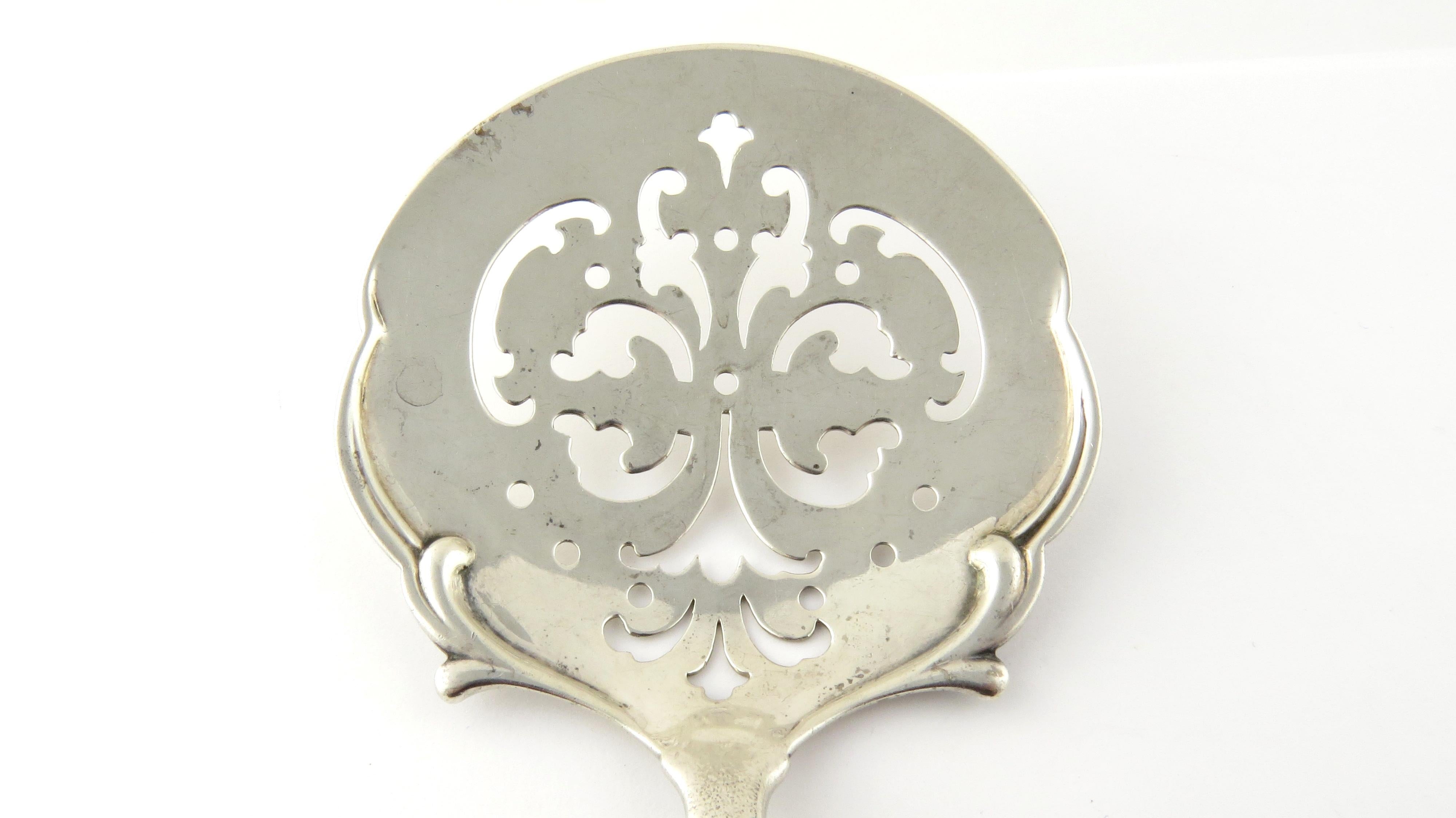 Tiffany & Co. Sterling Silver 1872 Vine Pattern Tomato Server with Daisies In Good Condition In Washington Depot, CT
