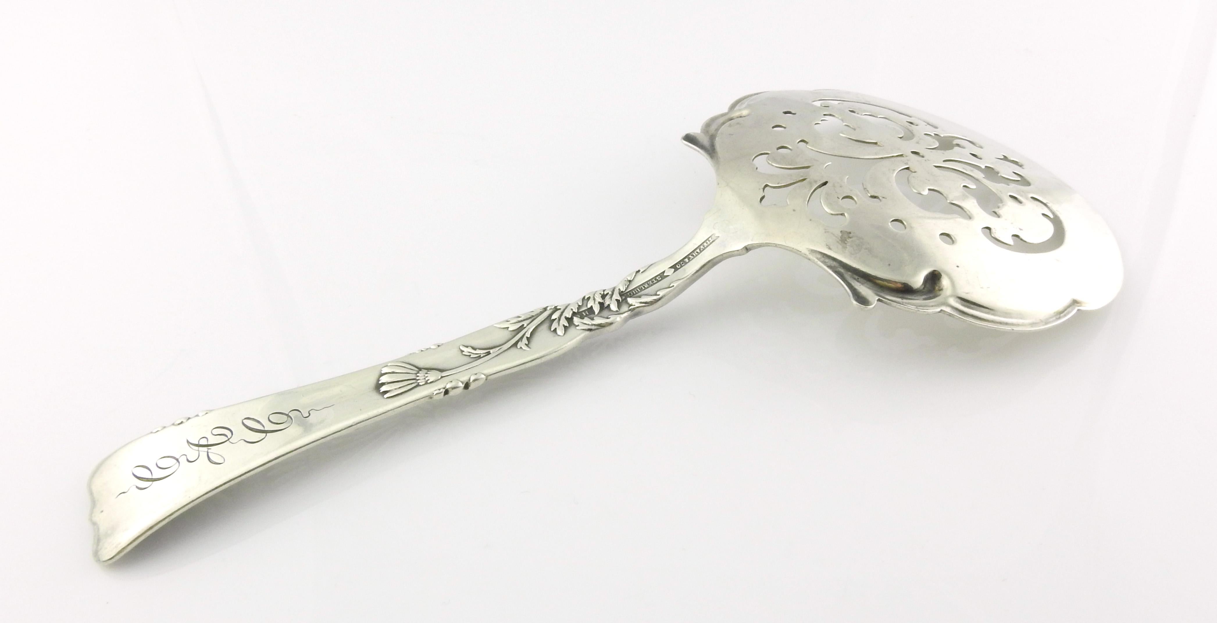 Tiffany & Co. Sterling Silver 1872 Vine Pattern Tomato Server with Daisies 4