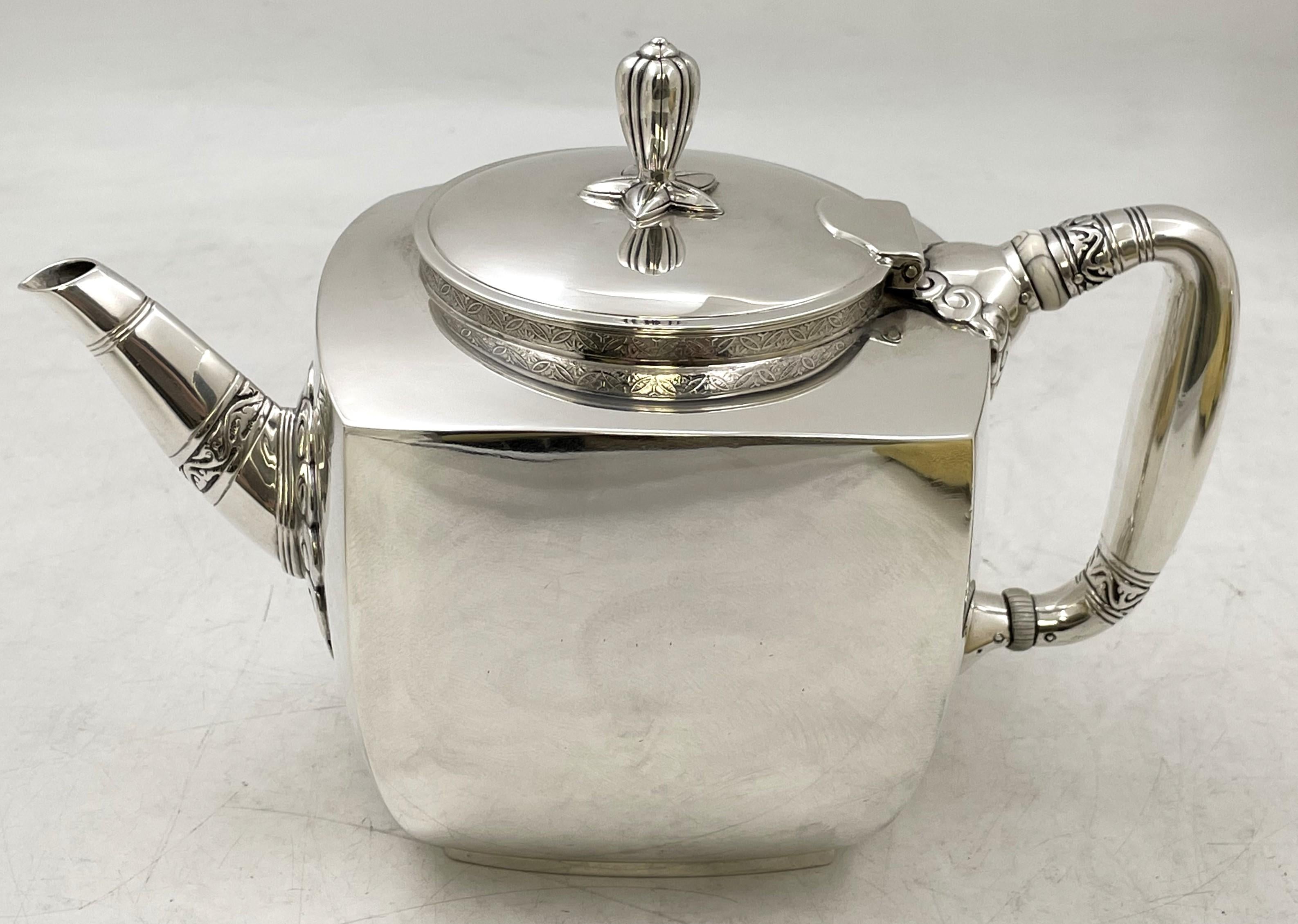 Tiffany & Co. Juego de té y café de plata de ley de 1877 en bandeja con motivos japoneses en venta 5