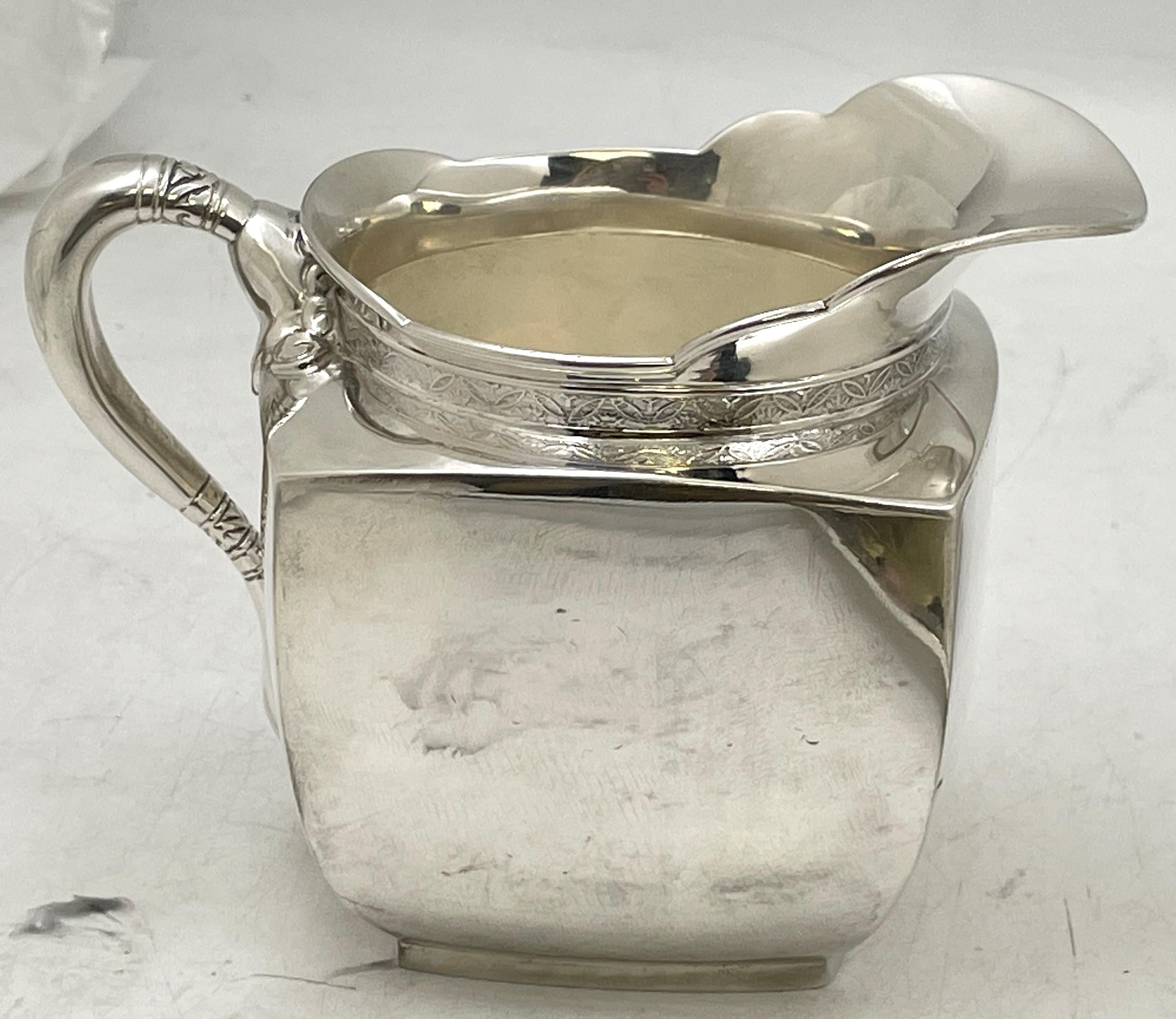 Tiffany & Co. Juego de té y café de plata de ley de 1877 en bandeja con motivos japoneses en venta 10