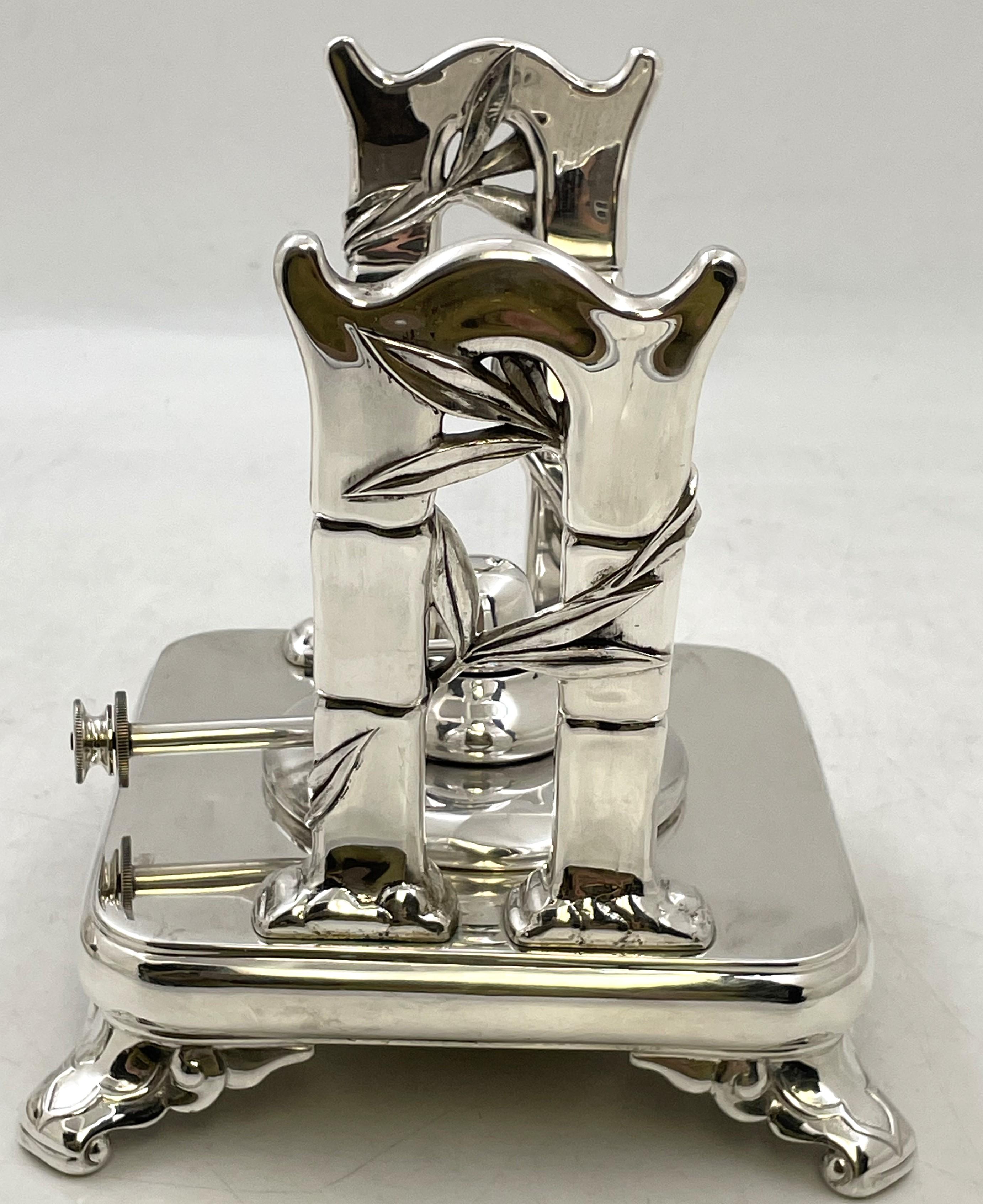 Tiffany & Co. Juego de té y café de plata de ley de 1877 en bandeja con motivos japoneses Estadounidense en venta