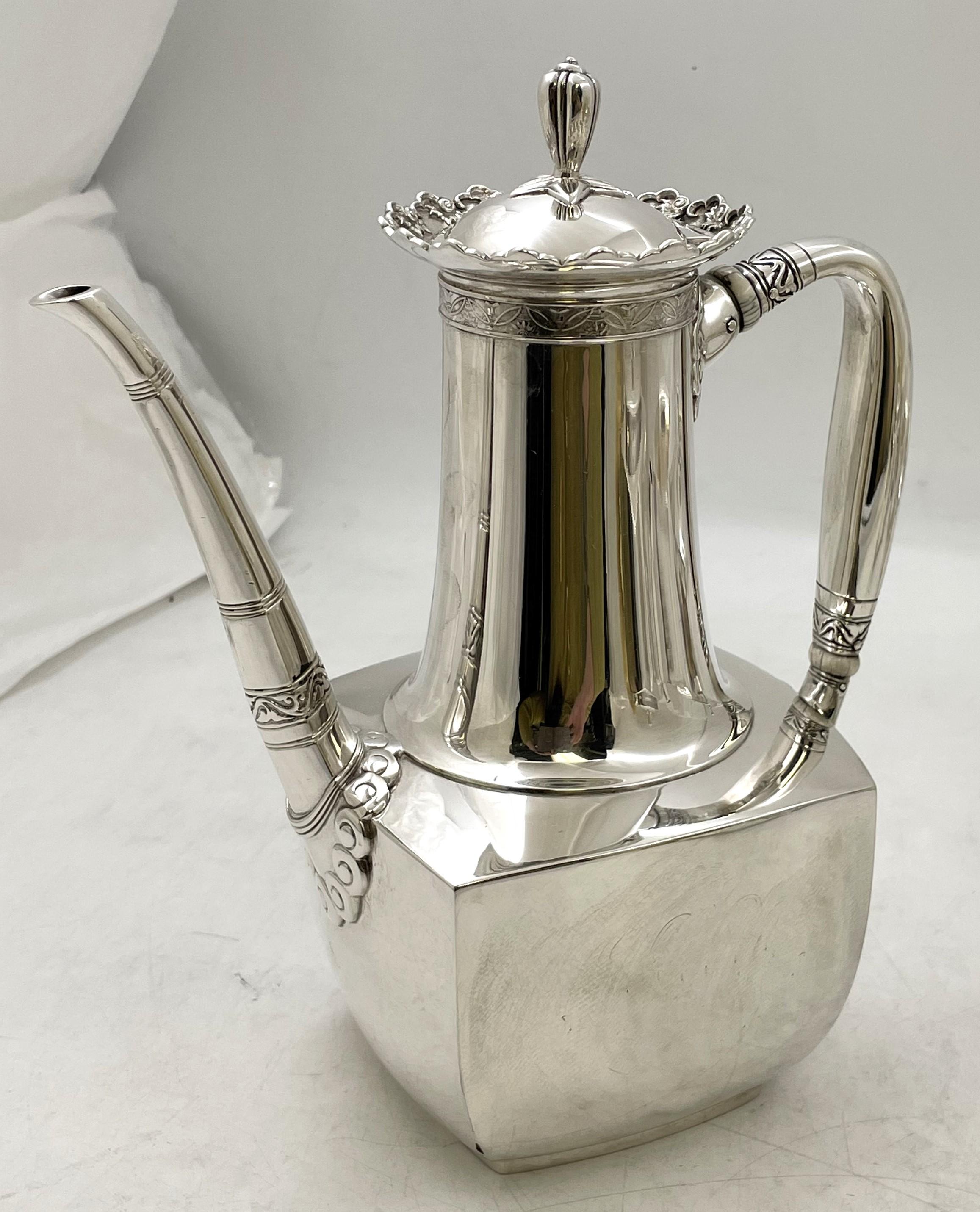 Tiffany & Co. Juego de té y café de plata de ley de 1877 en bandeja con motivos japoneses en venta 2