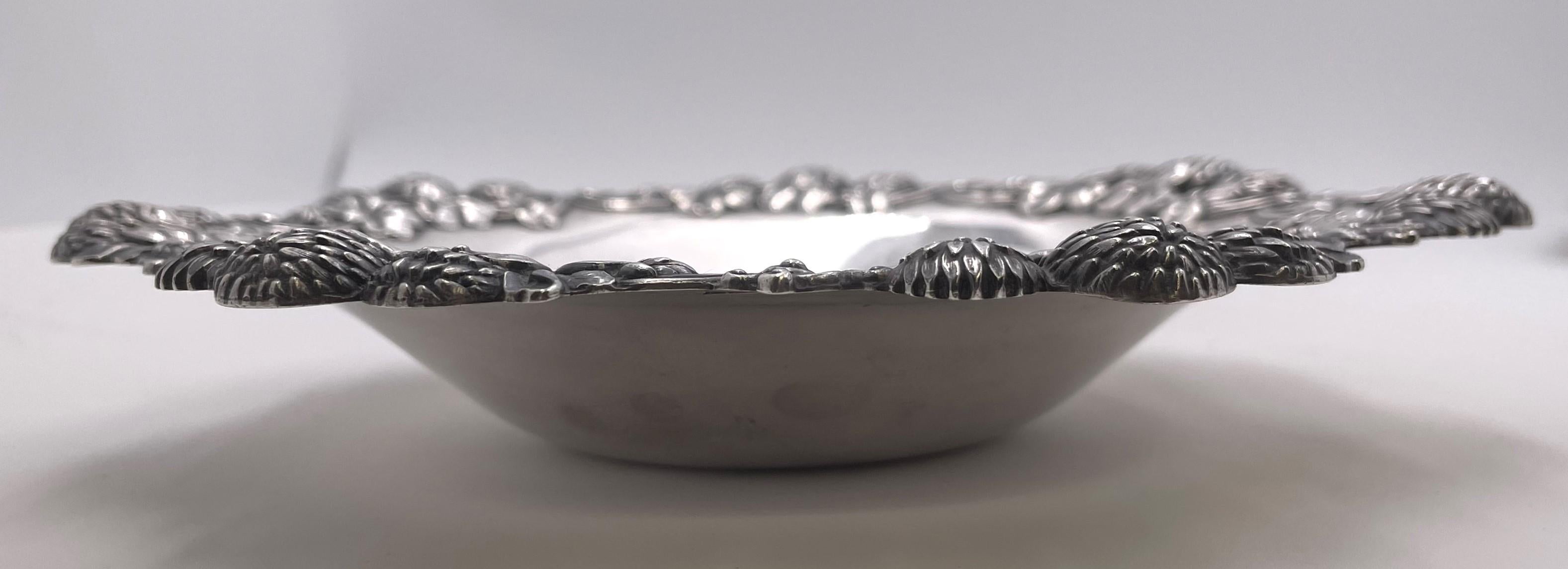 Art nouveau Tiffany & Co. Plat à noix en argent sterling 1899 de style Art Nouveau en vente