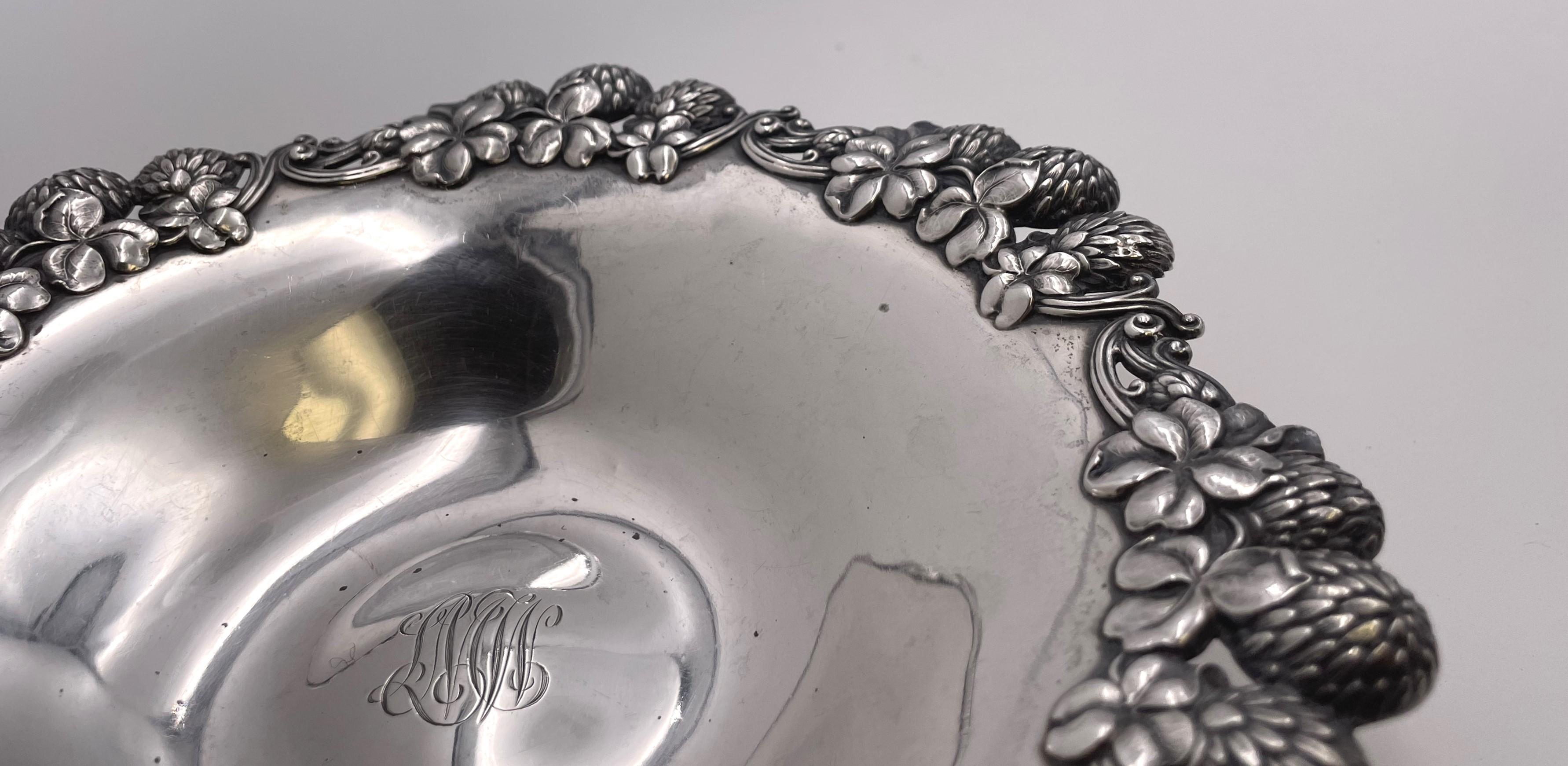 Tiffany & Co. Plat à noix en argent sterling 1899 de style Art Nouveau Bon état - En vente à New York, NY