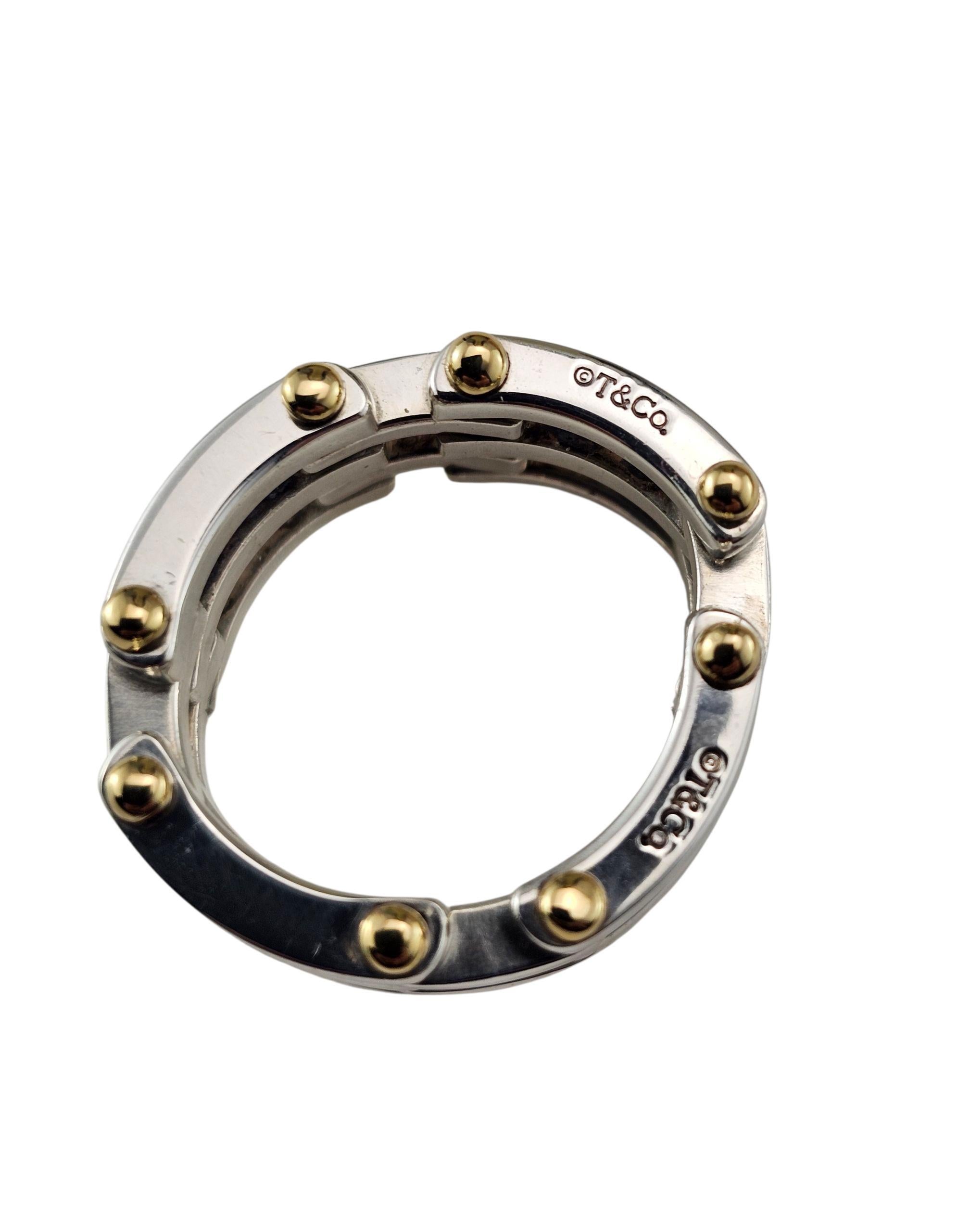 Tiffany & Co. Anello in argento sterling e oro giallo 18 carati con anello a forma di anello, misura 6-6,25 #23566 in vendita 1