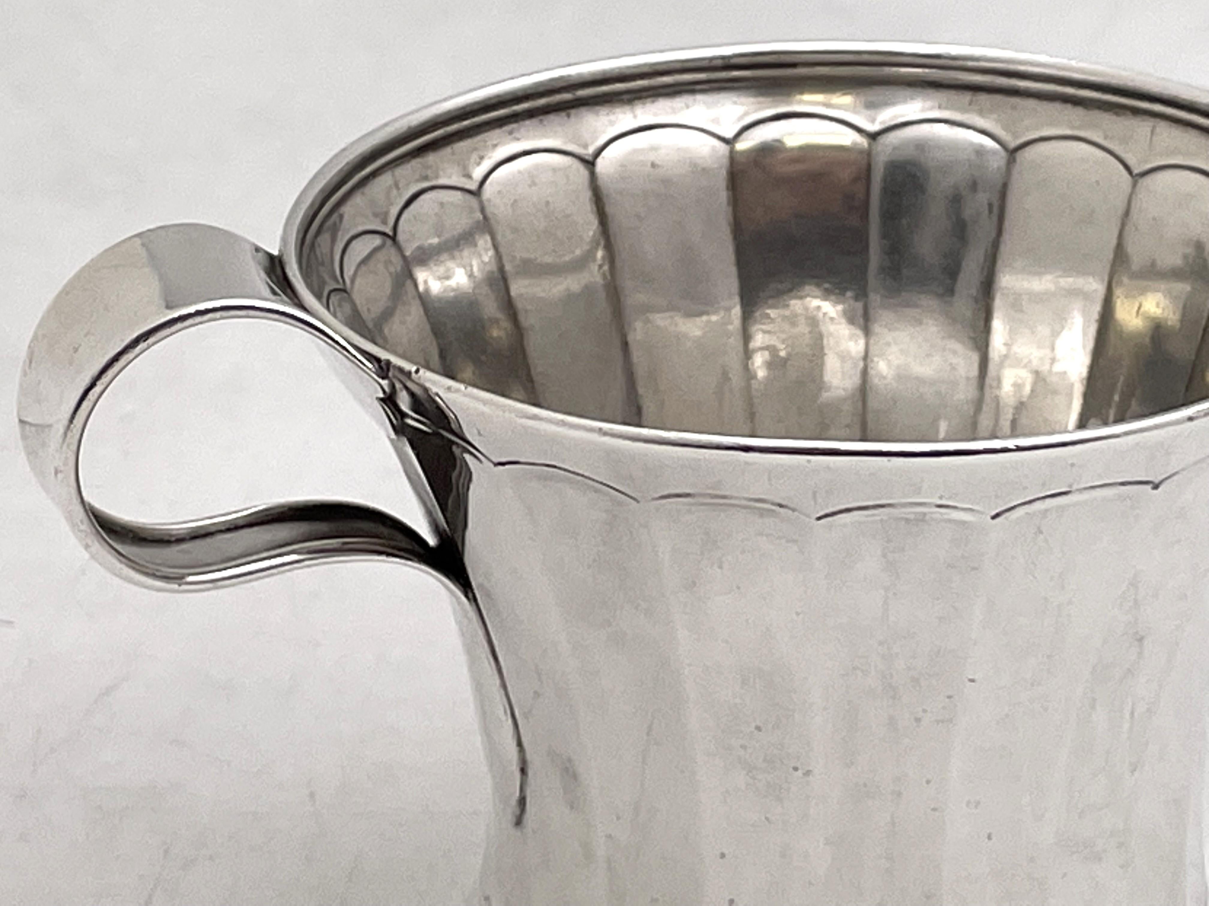 Tiffany & Co. Sterling Silver 1908 Child Mug in Art Deco Style In Good Condition For Sale In New York, NY