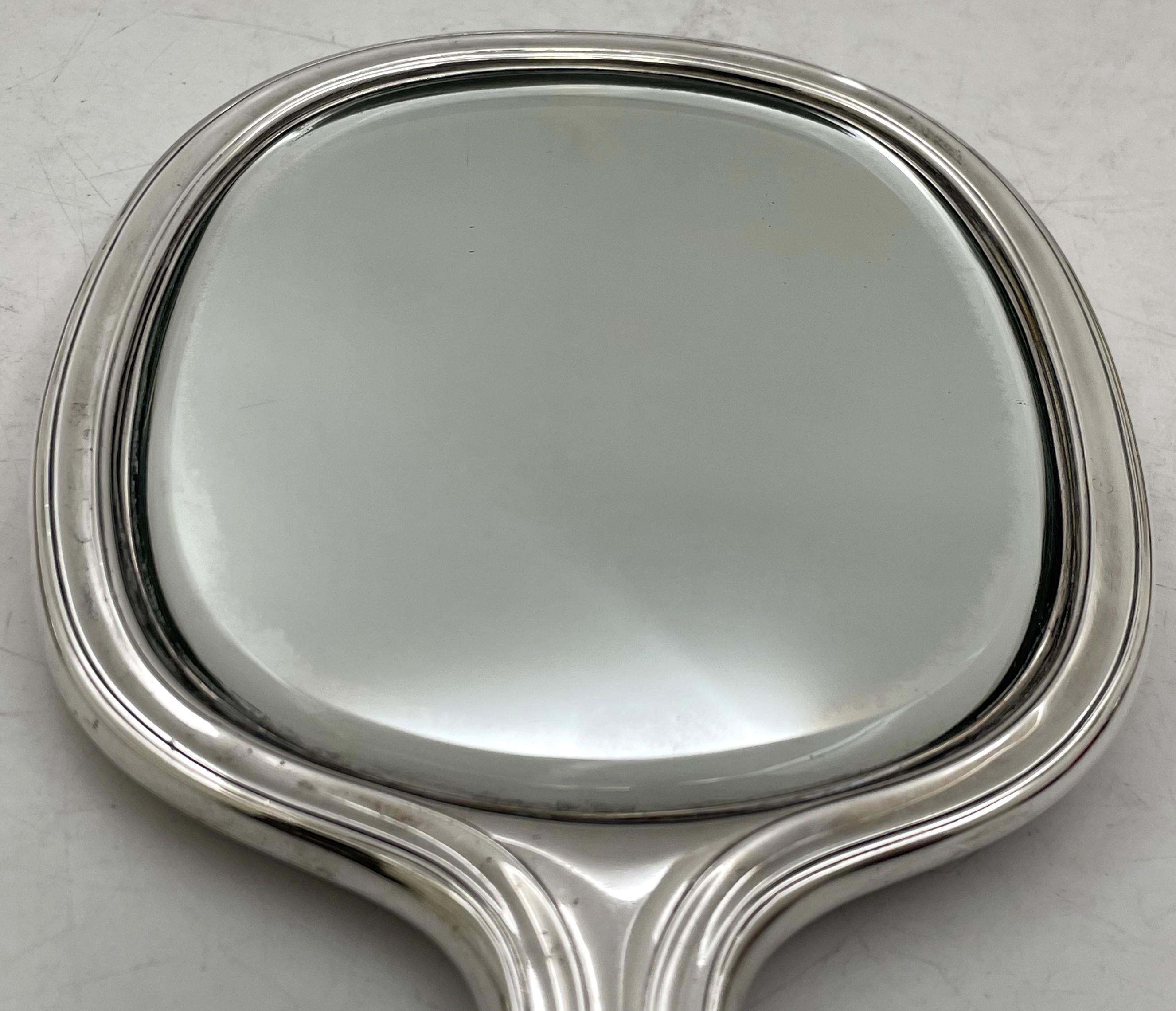 Inizio XX secolo Tiffany & Co. Set da toilette in argento Sterling 1908 con specchio, portacipria e spazzola in vendita