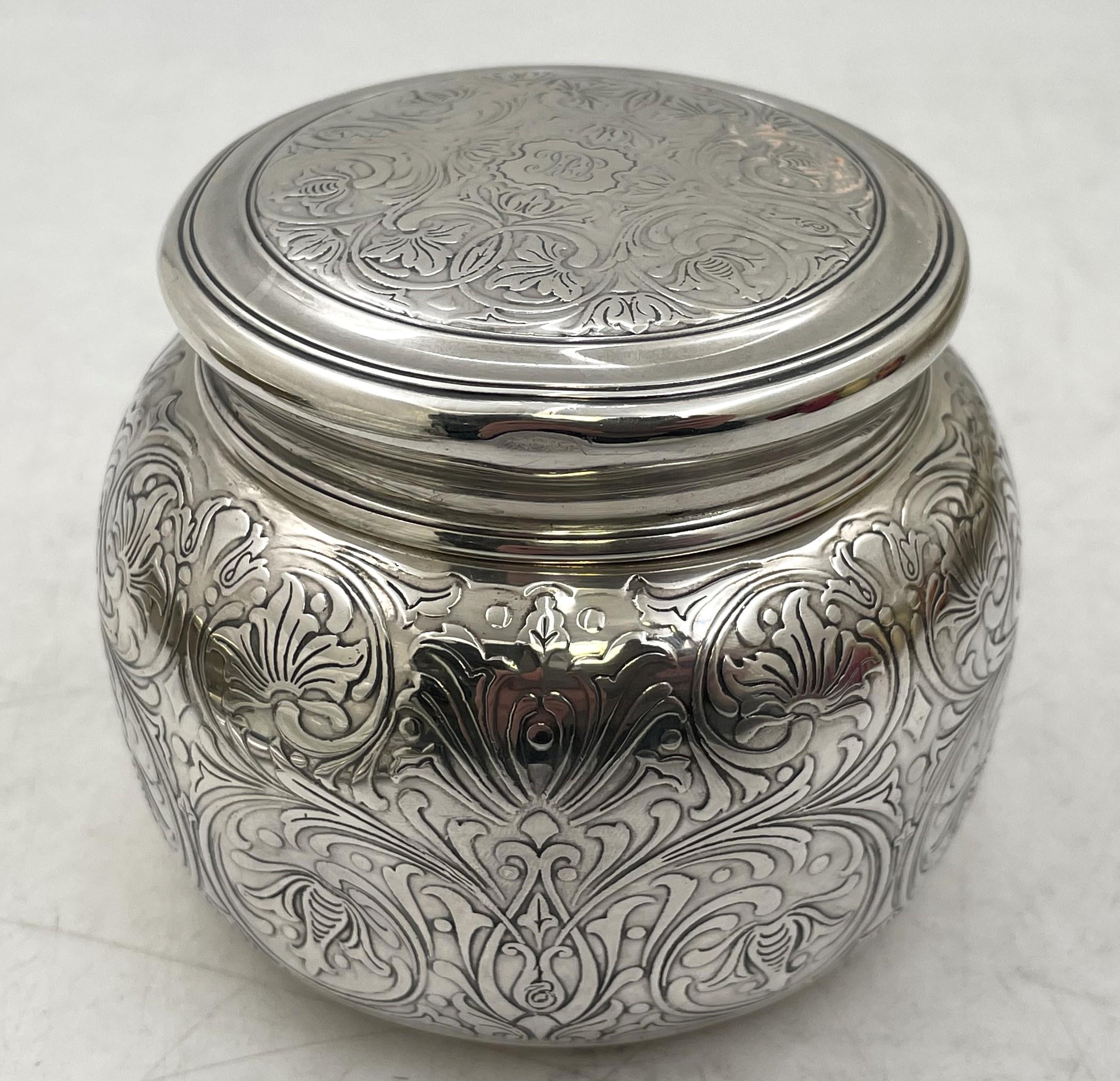 Argento Tiffany & Co. Set da toilette in argento Sterling 1908 con specchio, portacipria e spazzola in vendita