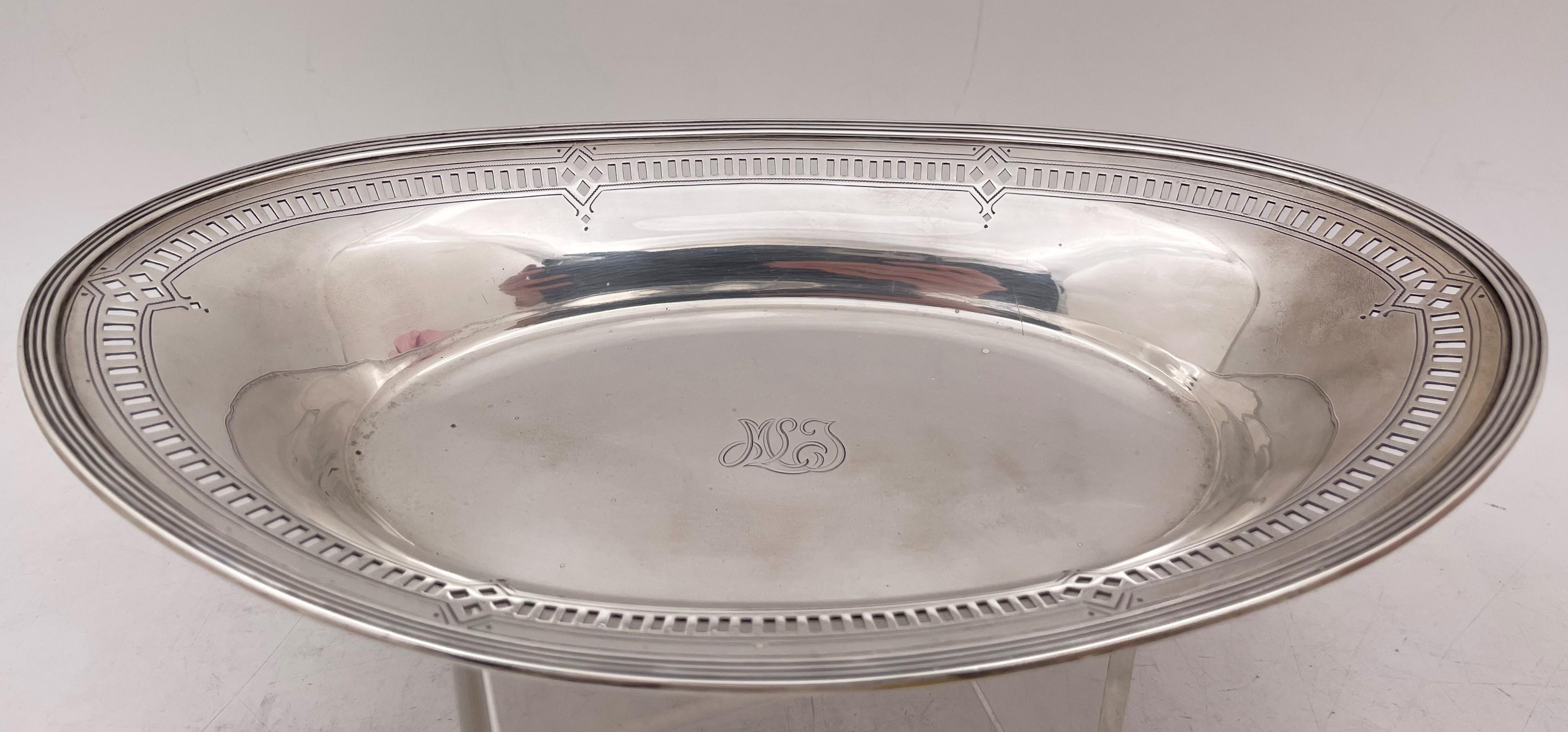 Tiffany & Co. sterling silver bread dish in Art Deco style and in pattern number 17780A from 1910 with a pierced rim, and an elegant, oval-shaped design. It measures 11 1/2'' in length by 6 3/4'' in width by 1 3/4'' in height, weighs 13.9 troy