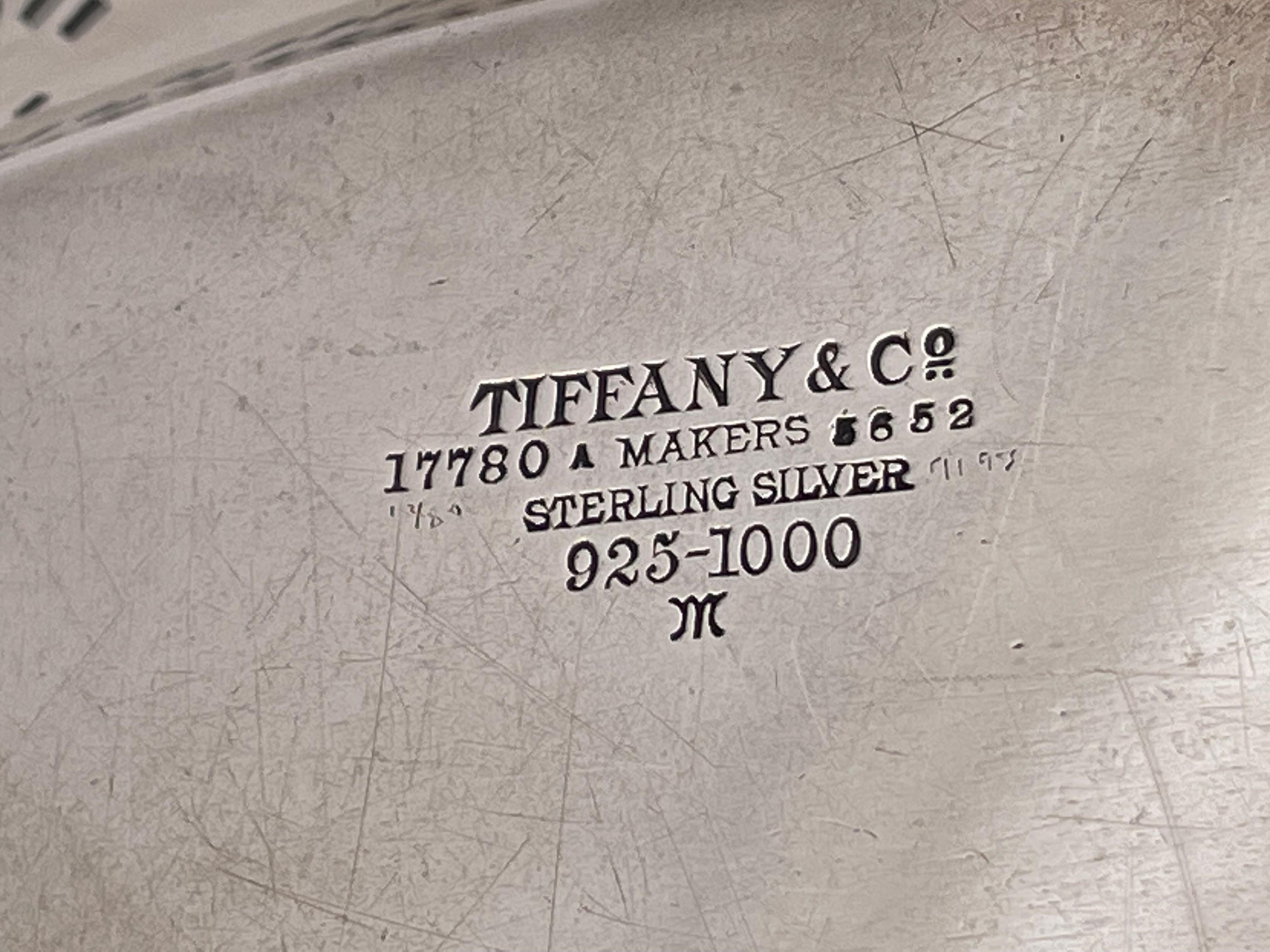 Argent Tiffany & Co. Plat à pain percé en argent sterling de style Art déco 1910 en vente