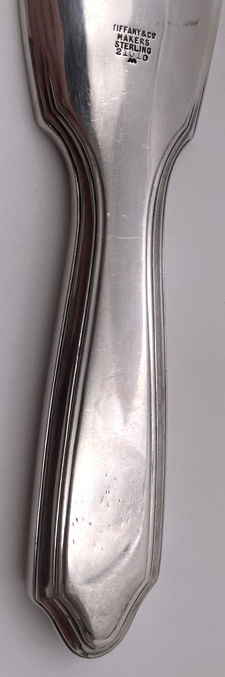 Tiffany & Co. Sterling Silver 1927 Shoehorn in Art Deco Style In Good Condition For Sale In New York, NY