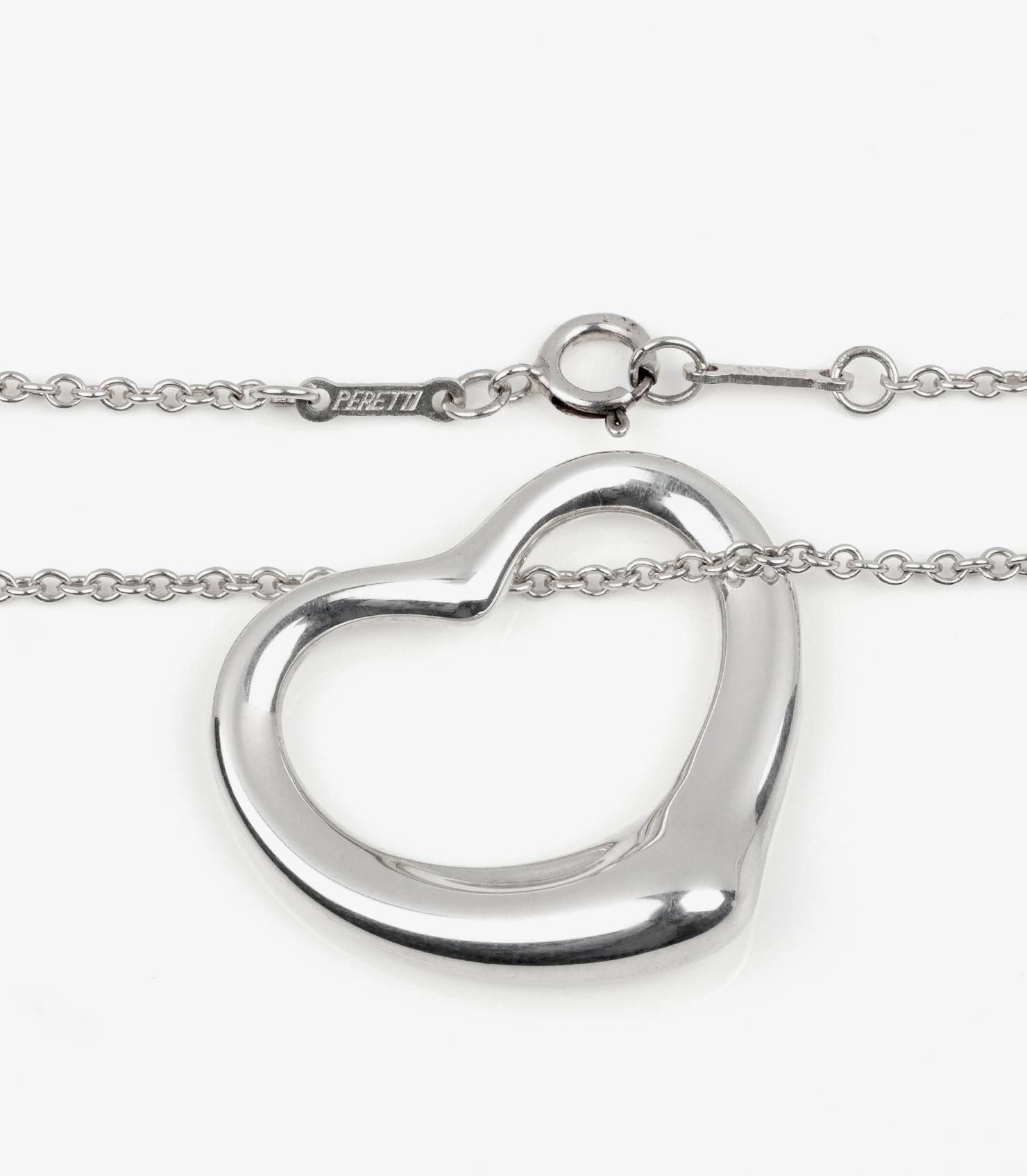 Tiffany & Co. Ciondolo a cuore aperto Elsa Peretti in argento sterling 27 mm In condizioni buone in vendita a Bishop's Stortford, Hertfordshire