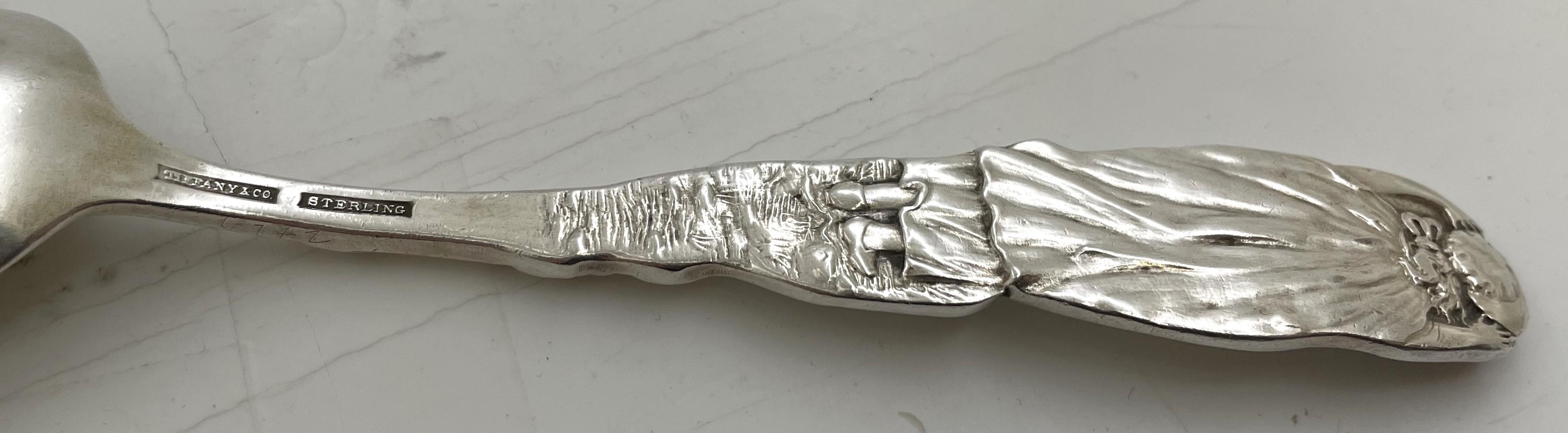 Tiffany & Co. Sterling Silver 4-Piece Child Set in Nursery Rhyme Pattern en venta 4