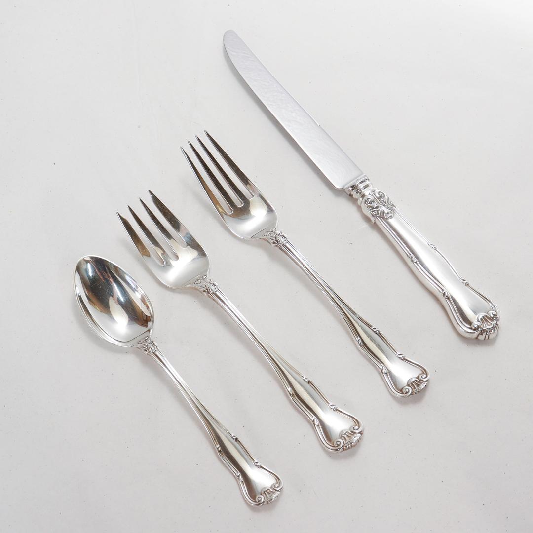 A fine 4-piece place setting.

By Tiffany & Co. 

In sterling silver.

In the Provence pattern.

Comprising of:
1x New French Hollow Knife (9