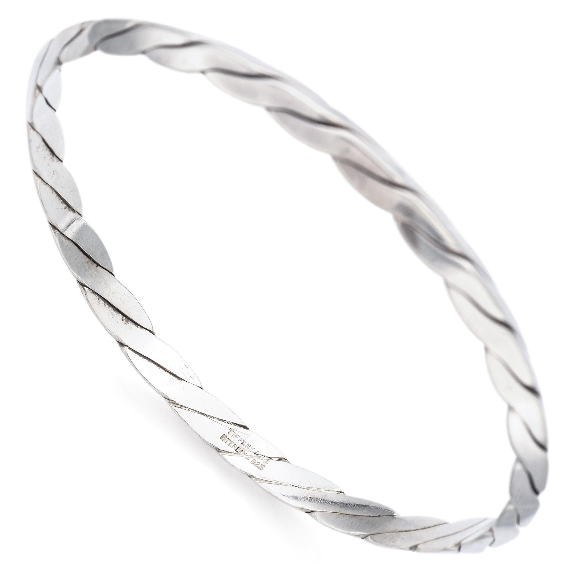 Weight: 17.3 Grams
Width: 5 mm 
Bracelet Size: 8 Inches
Hallmark: Tiffany & Co. Sterling 925

ITEM #:  BR-1056-092123-20