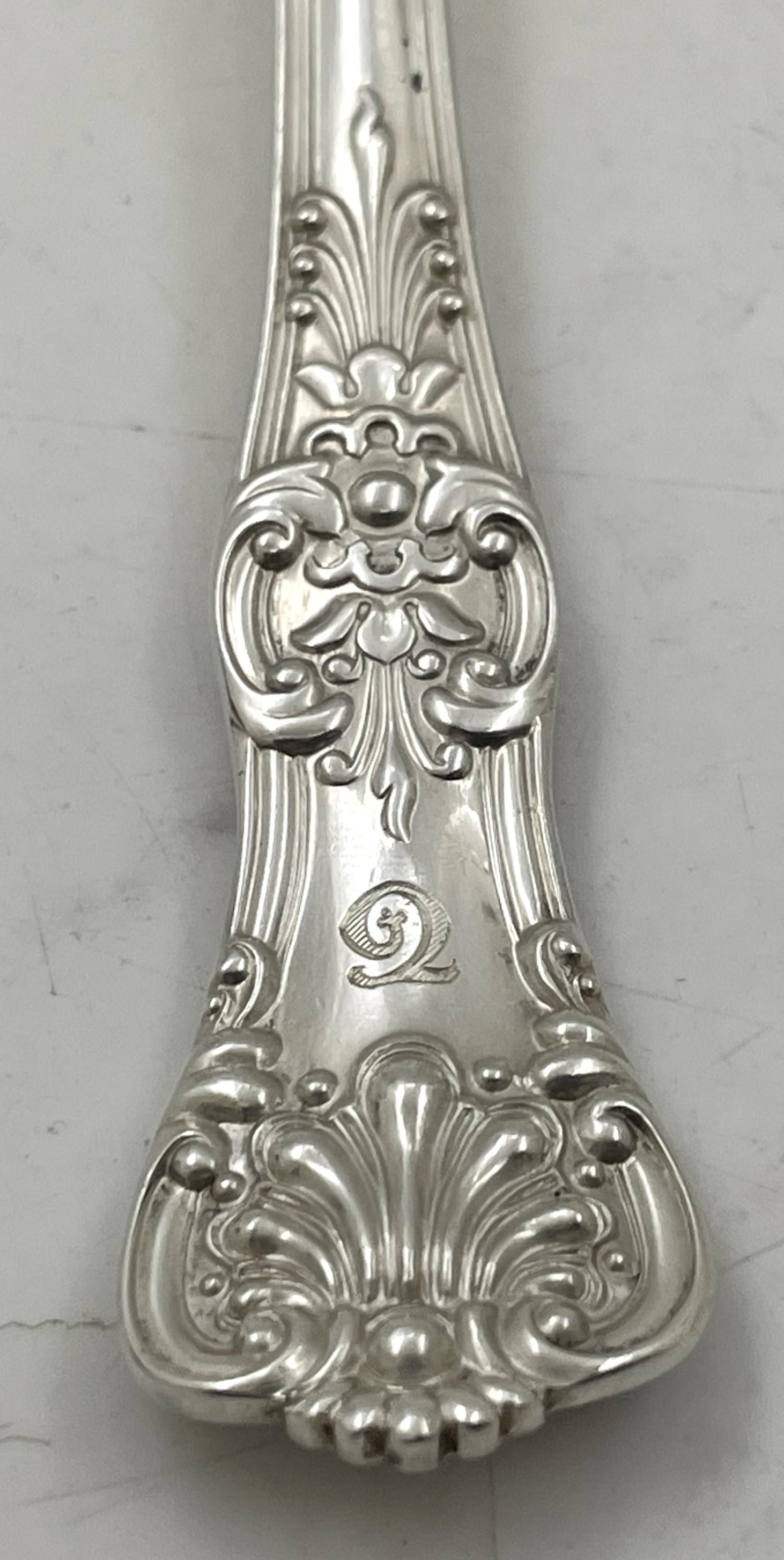 Tiffany & Co. Juego de Cubiertos de Plata de Ley de 60 Piezas con Diseño de Rey Inglés en Bueno estado para la venta en New York, NY