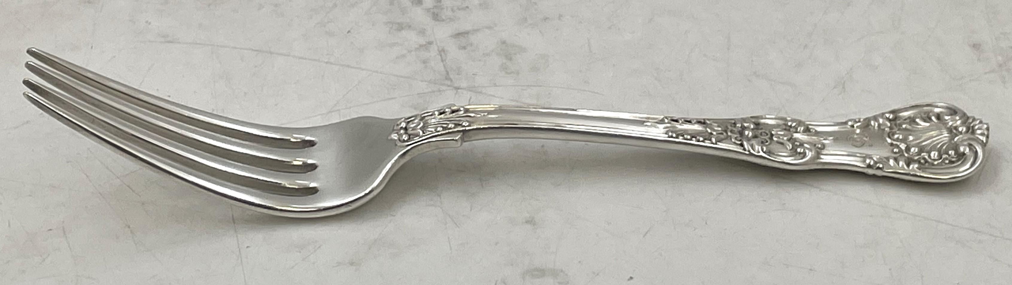 Tiffany & Co. Juego de Cubiertos de Plata de Ley de 60 Piezas con Diseño de Rey Inglés siglo XIX en venta