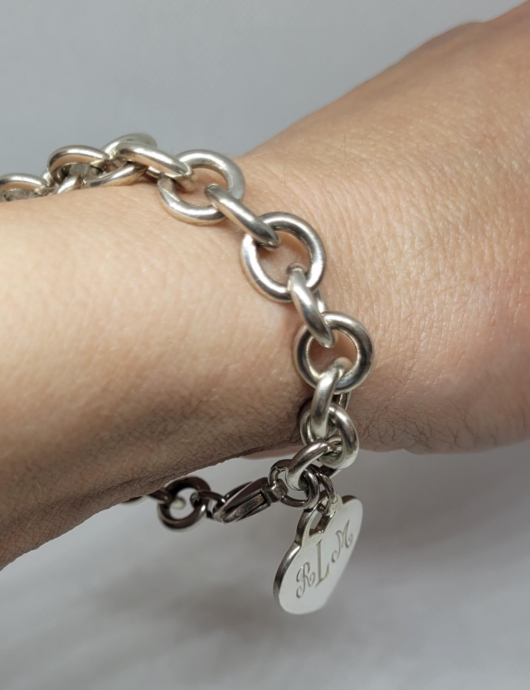 Tiffany & Co. Sterling Silver 925 Chain Bracelet with Heart Pendant, Pouch 7.5in In Good Condition For Sale In Rancho Santa Fe, CA