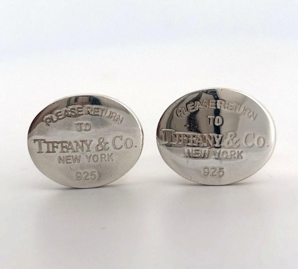 Nous vous proposons une paire d'authentiques bijoux Tiffany & Co. Boutons de manchette ovales 