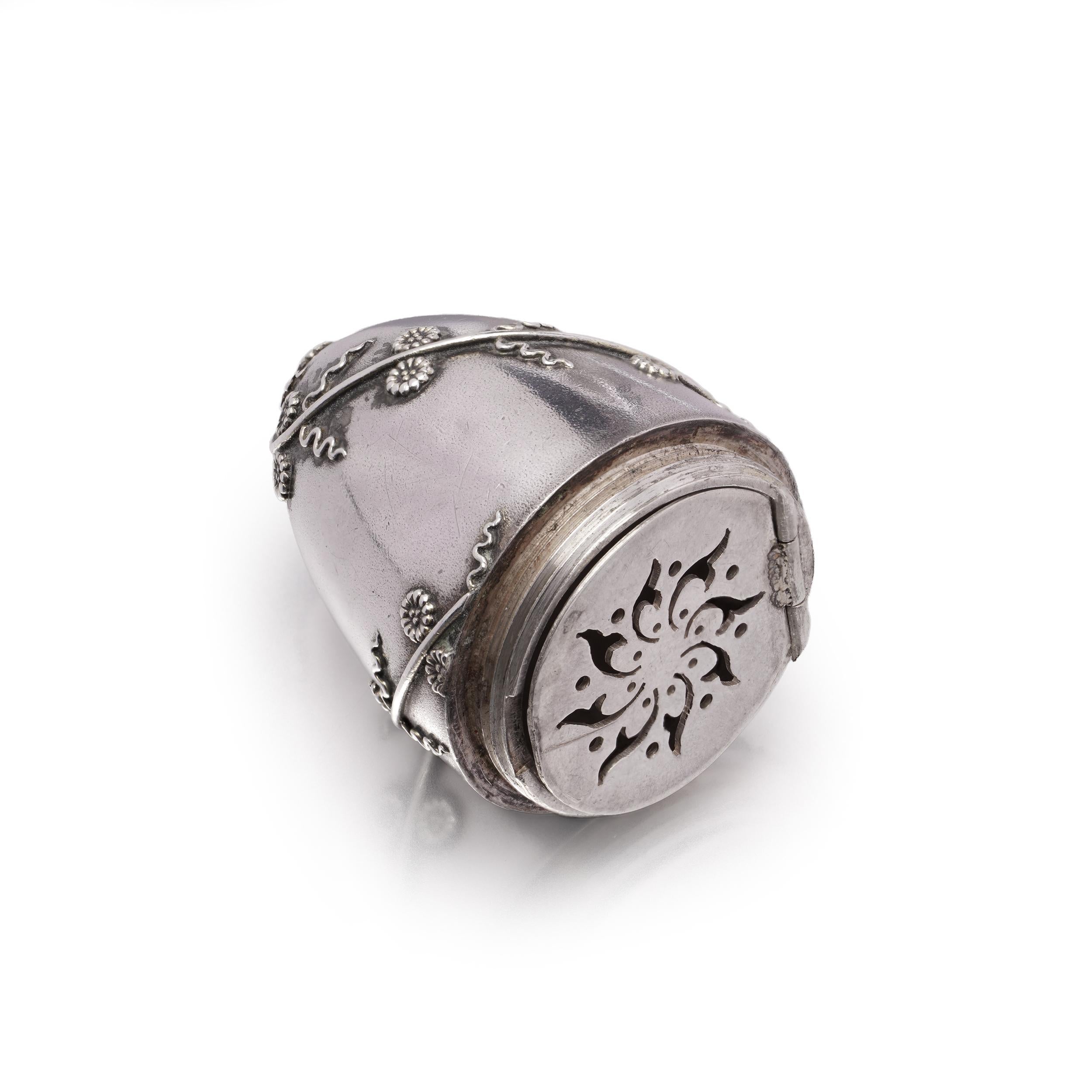 Tiffany & Co. Sterling Silver Amphora Scent Bottle with Vinaigrette Aperture For Sale 2