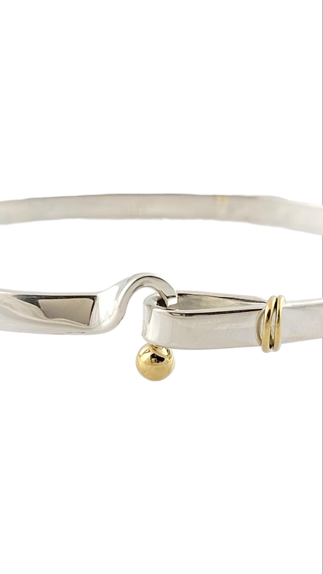 Vintage Tiffany & Co. Sterling Silver and 18K Gold Hook and Eye Bracelet 

This gorgeous Hook and Eye bracelet was crafted from 925 sterling silver and 18K yellow gold by designer Tiffany & Co.

Size: 7