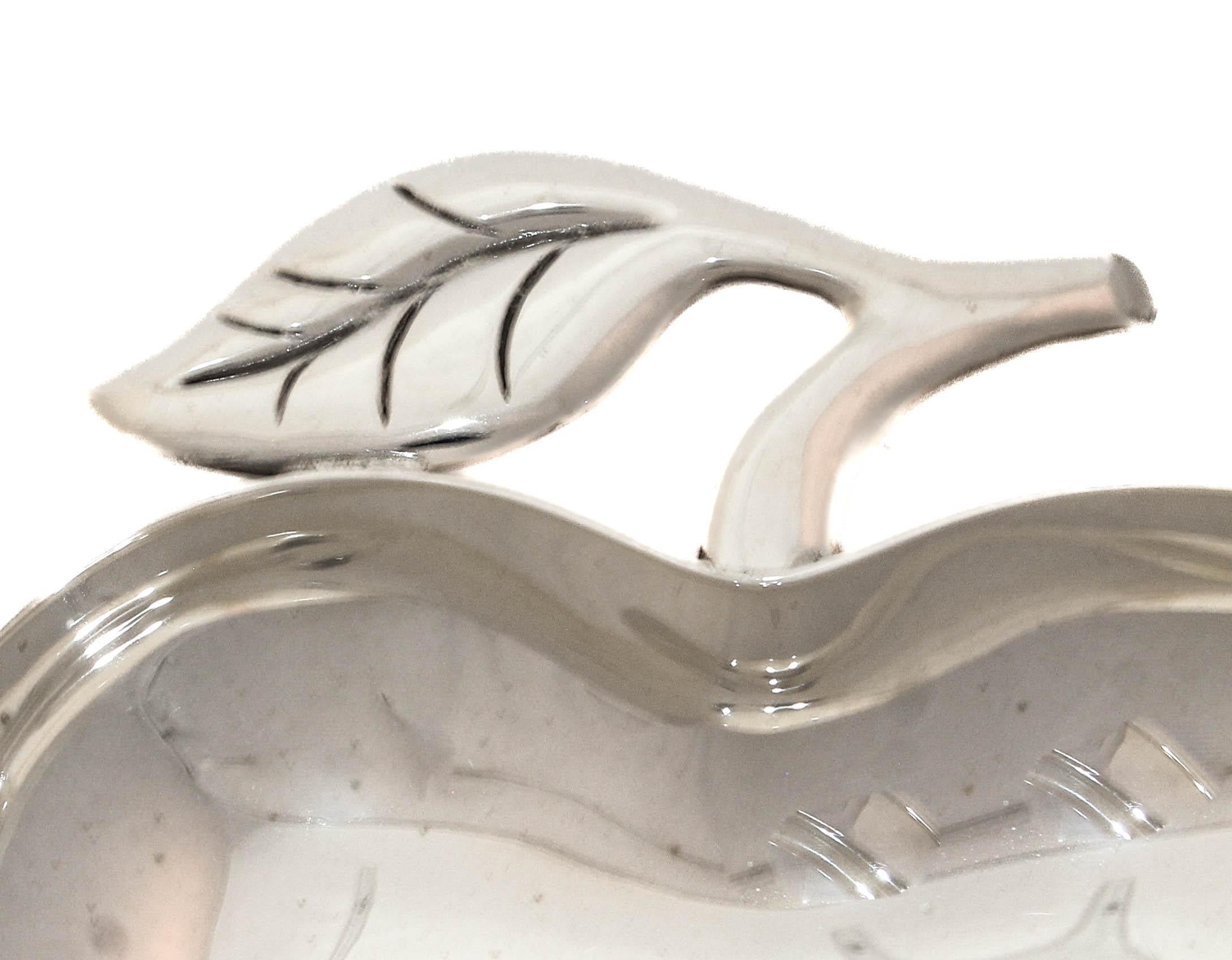 Piatto mela in argento Tiffany & Co. In condizioni ottime in vendita a Brooklyn, NY