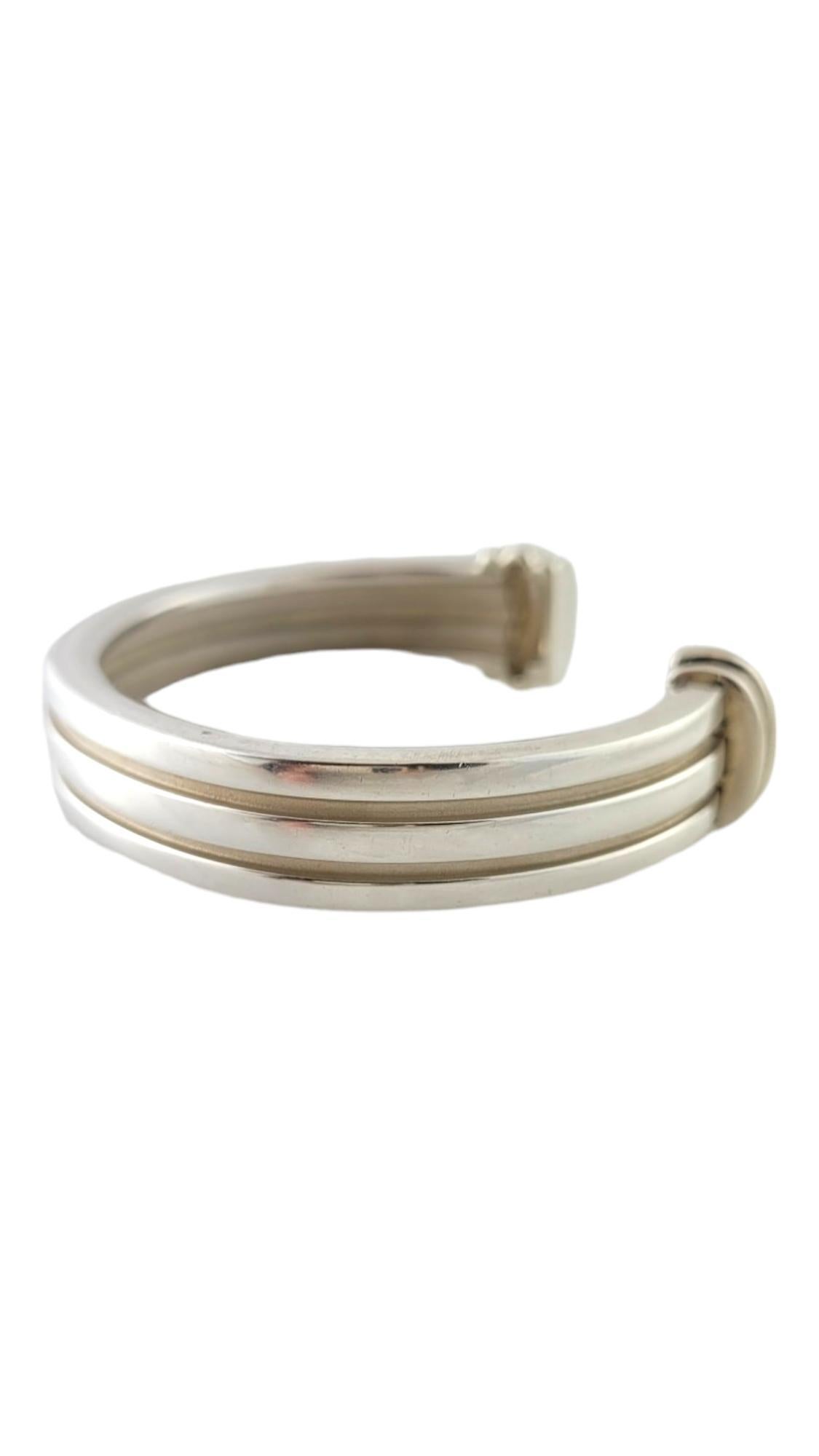 Tiffany & Co Sterling Silver Atlas Grooved Cuff Bracelet

This beautiful Atlas grooved cuff bracelet was created by designer Tiffany & Co. with sterling silver and would look gorgeous on anyone!

Size: 6