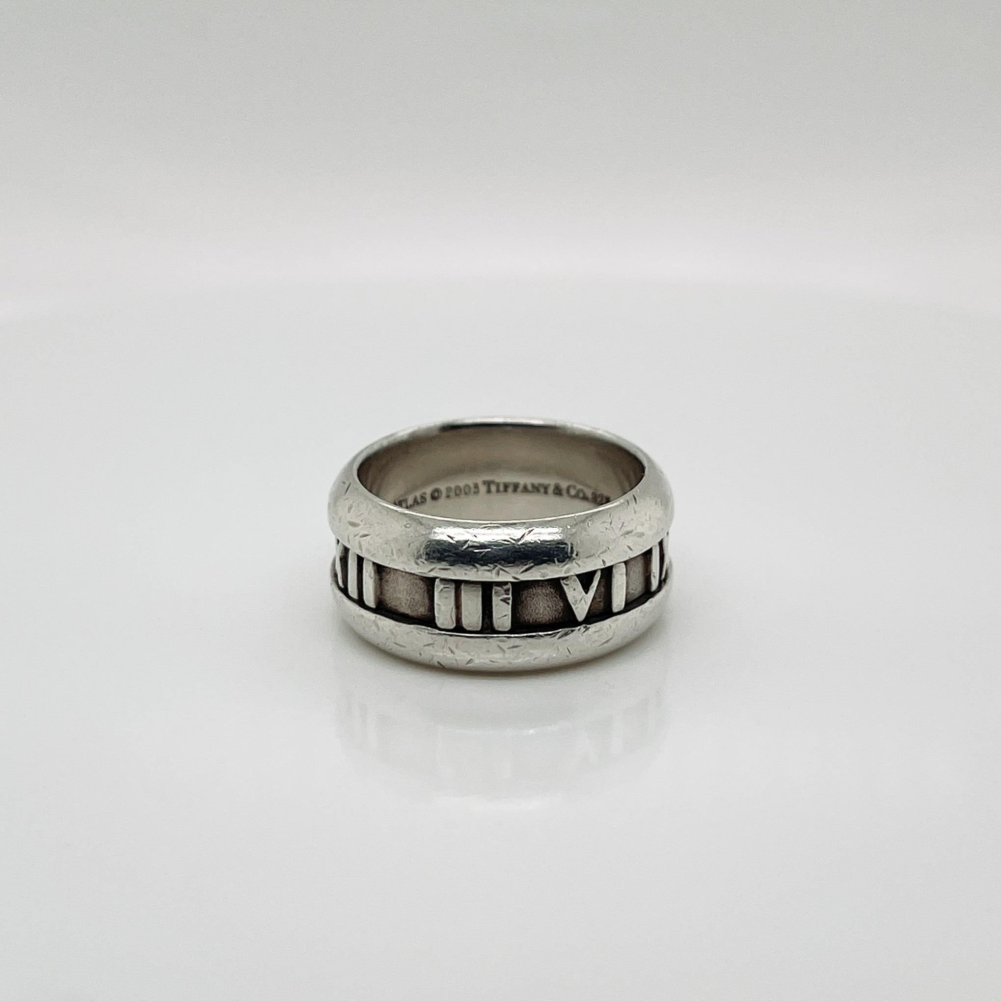 A fine modern sterling silver ring.

By Tiffany & Co.

In sterling silver.

In the Atlas pattern.

Simply a wonderful iconic ring from Tiffany!

Date:
2003

Overall Condition:
It is in overall good, as-pictured, used estate condition with light
