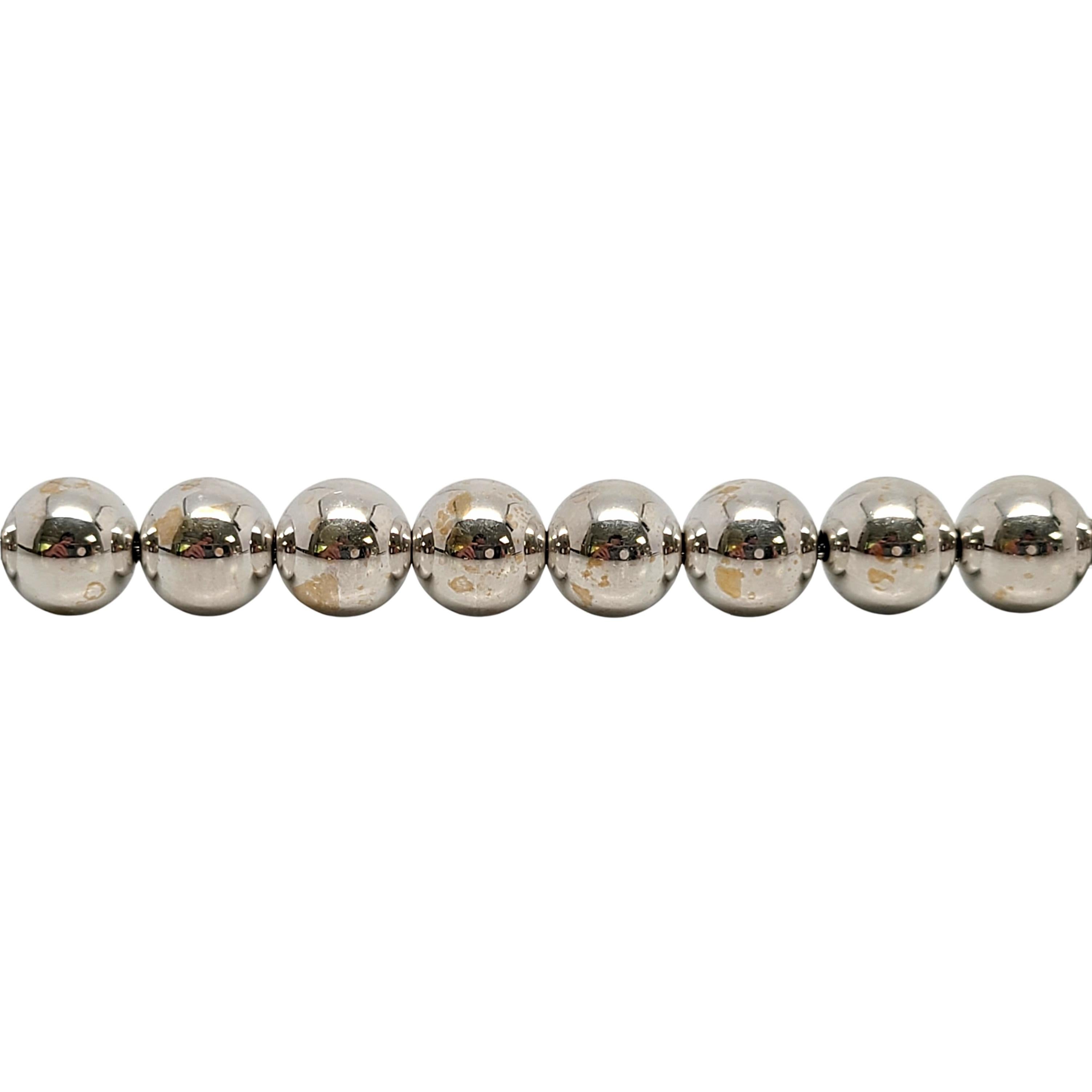 Bracelet boule en argent sterling de Tiffany & Co.

Authentique bracelet à boules de Tiffany avec boules de 10 mm et fermeture à griffes de homard. Boîte et pochette Tiffany non incluses.

Mesure 7 1/2