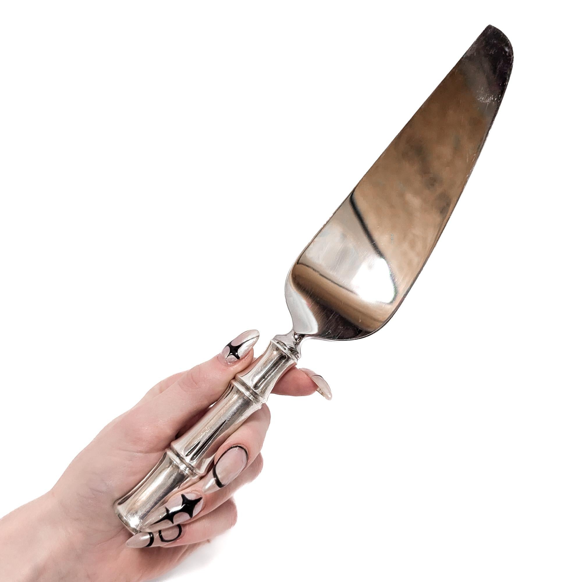 A fine signed silver pie or cake server.

By Tiffany & Co.

In sterling silver.

In the Bamboo pattern.

Simply wonderful Tiffany design!

Date: 
20th Century

Overall Condition:
It is in overall good, as-pictured, used estate condition.

Condition