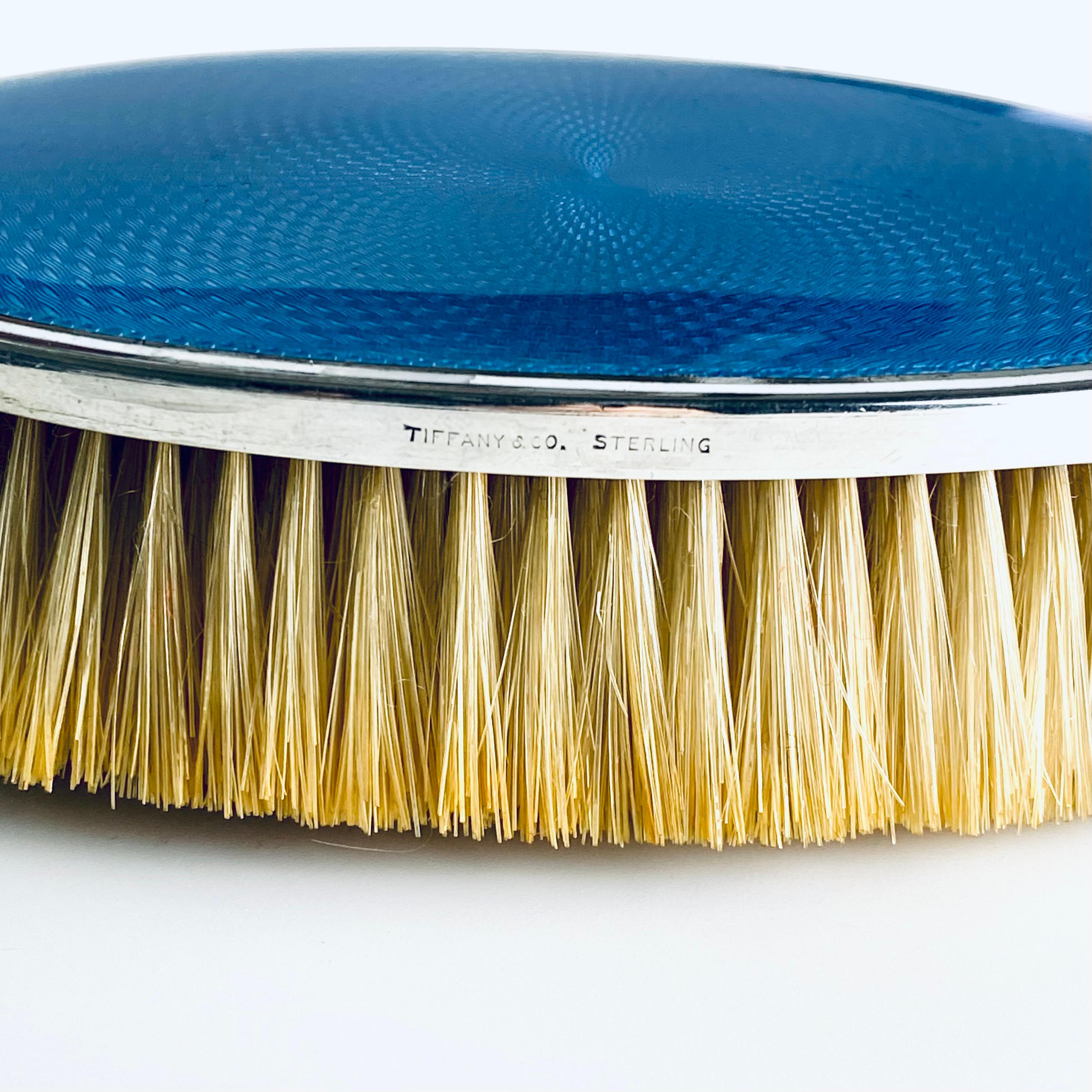 Tiffany & Co Sterling Silver Blue Guilloché Enamel Hair Brush Vintage Dresser Set en vente 1