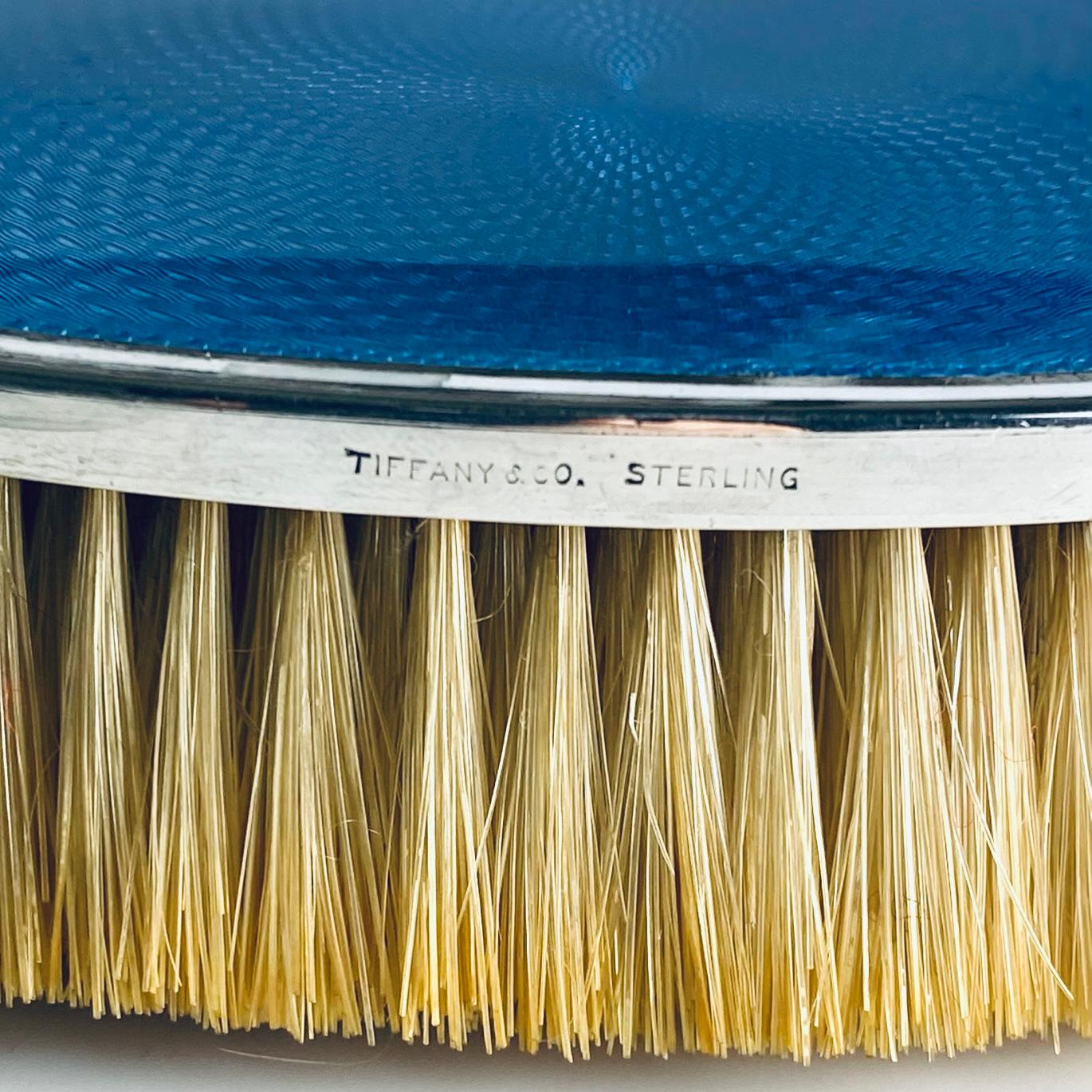 Tiffany & Co Sterling Silver Blue Guilloché Enamel Hair Brush Vintage Dresser Set en vente 4
