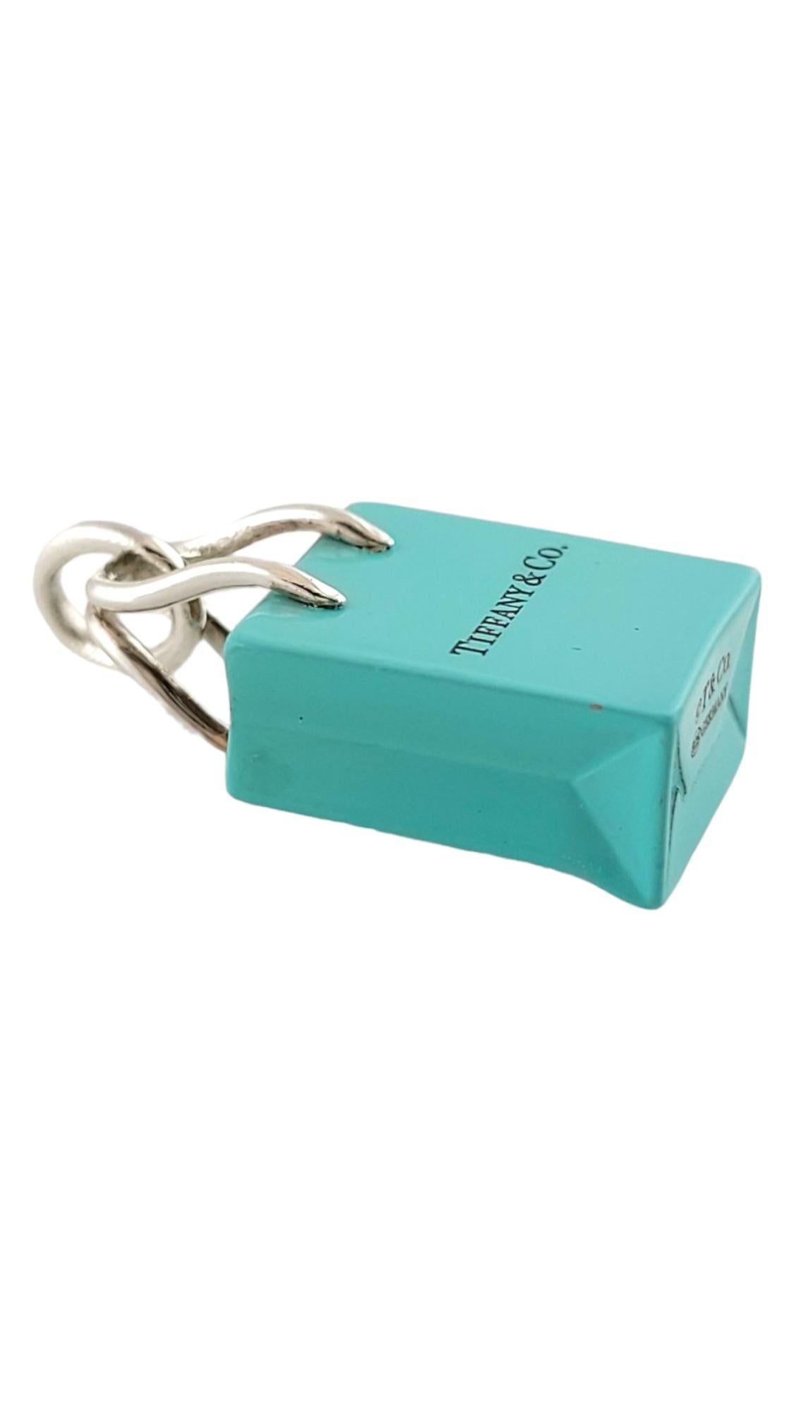 Tiffany & Co. Charm per borsa della spesa blu in argento Sterling #18133 In condizioni buone a Washington Depot, CT