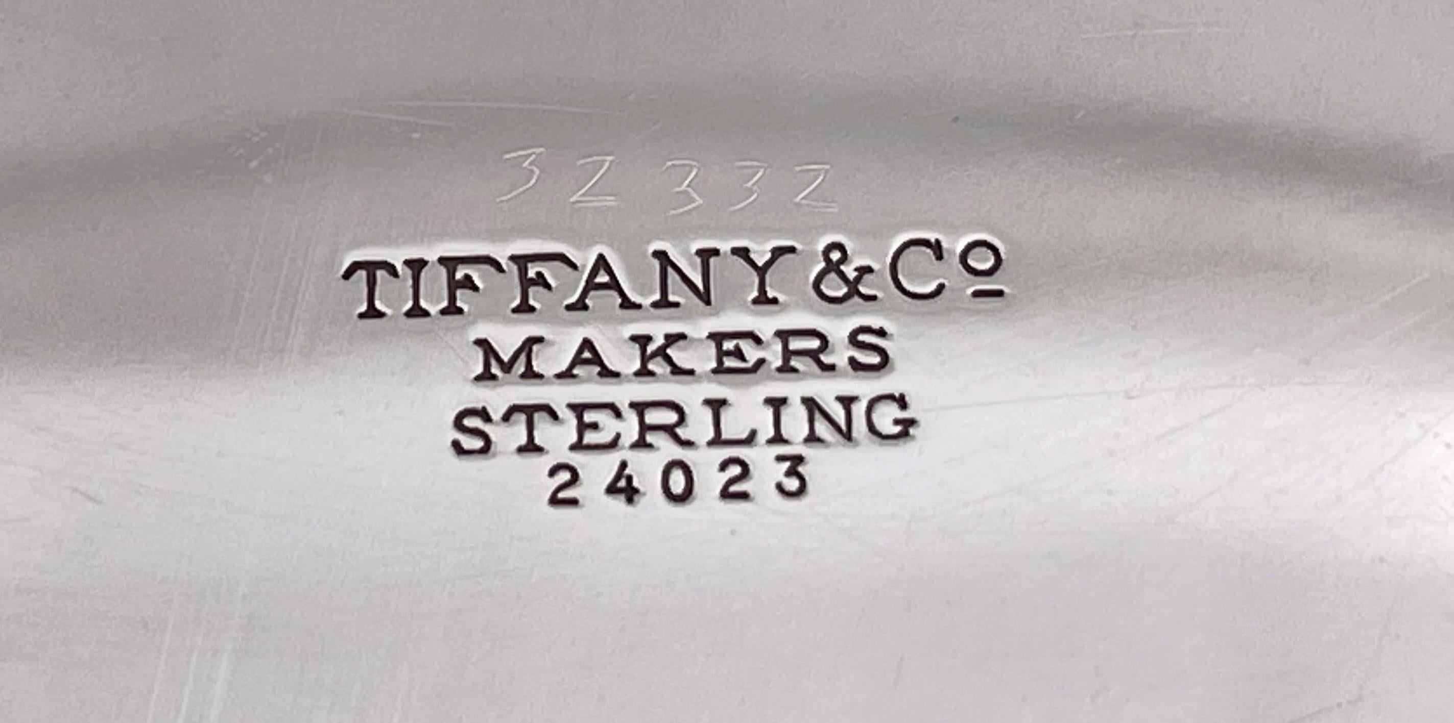 Tiffany & Co. Schale aus Sterlingsilber im modernen Stil der Mitte des Jahrhunderts (20. Jahrhundert) im Angebot